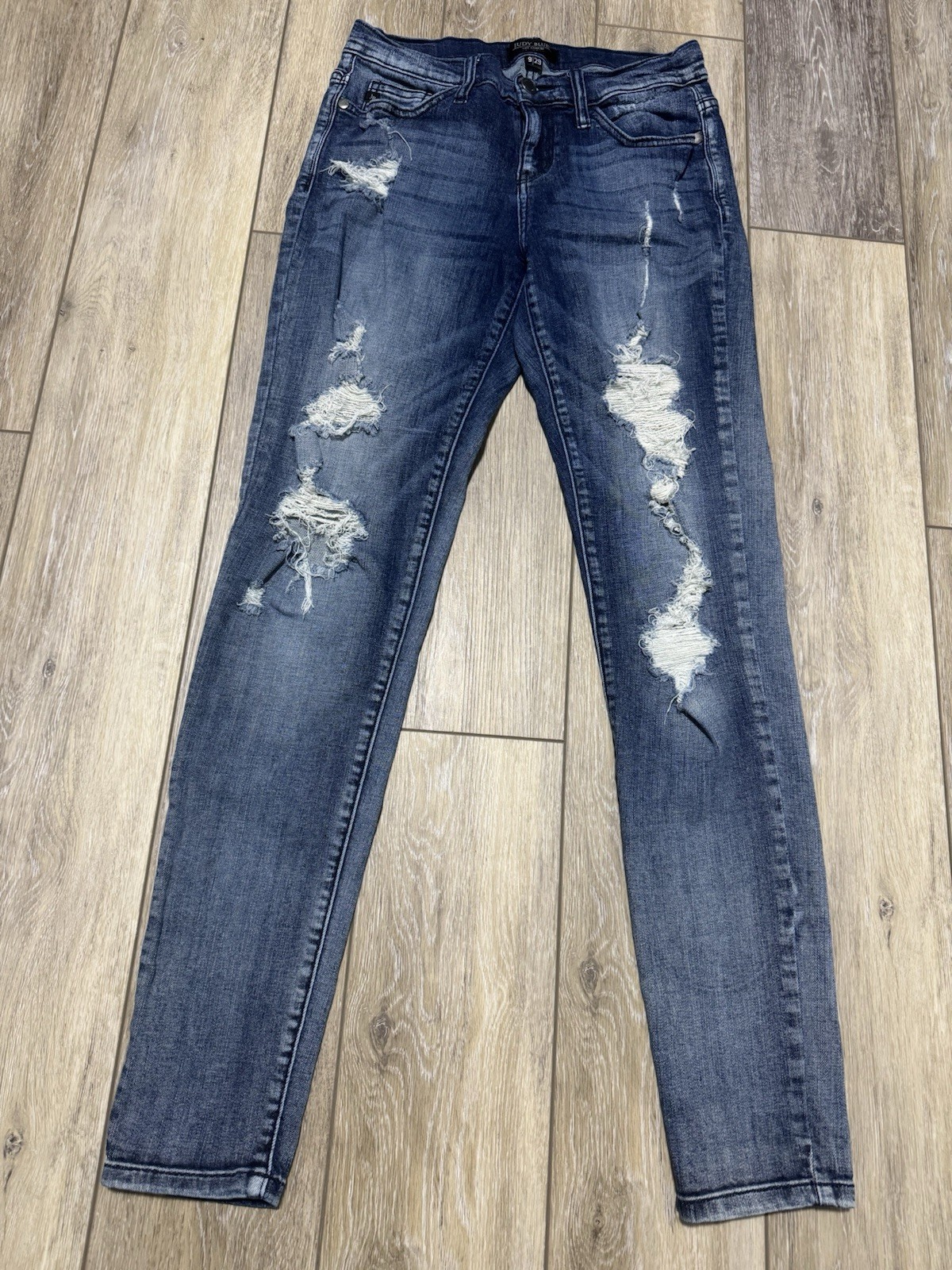 Judy Blue Dark Wash DistressedSkinny Jeans Mid Rise 5-Pocket Women’s size 9/29