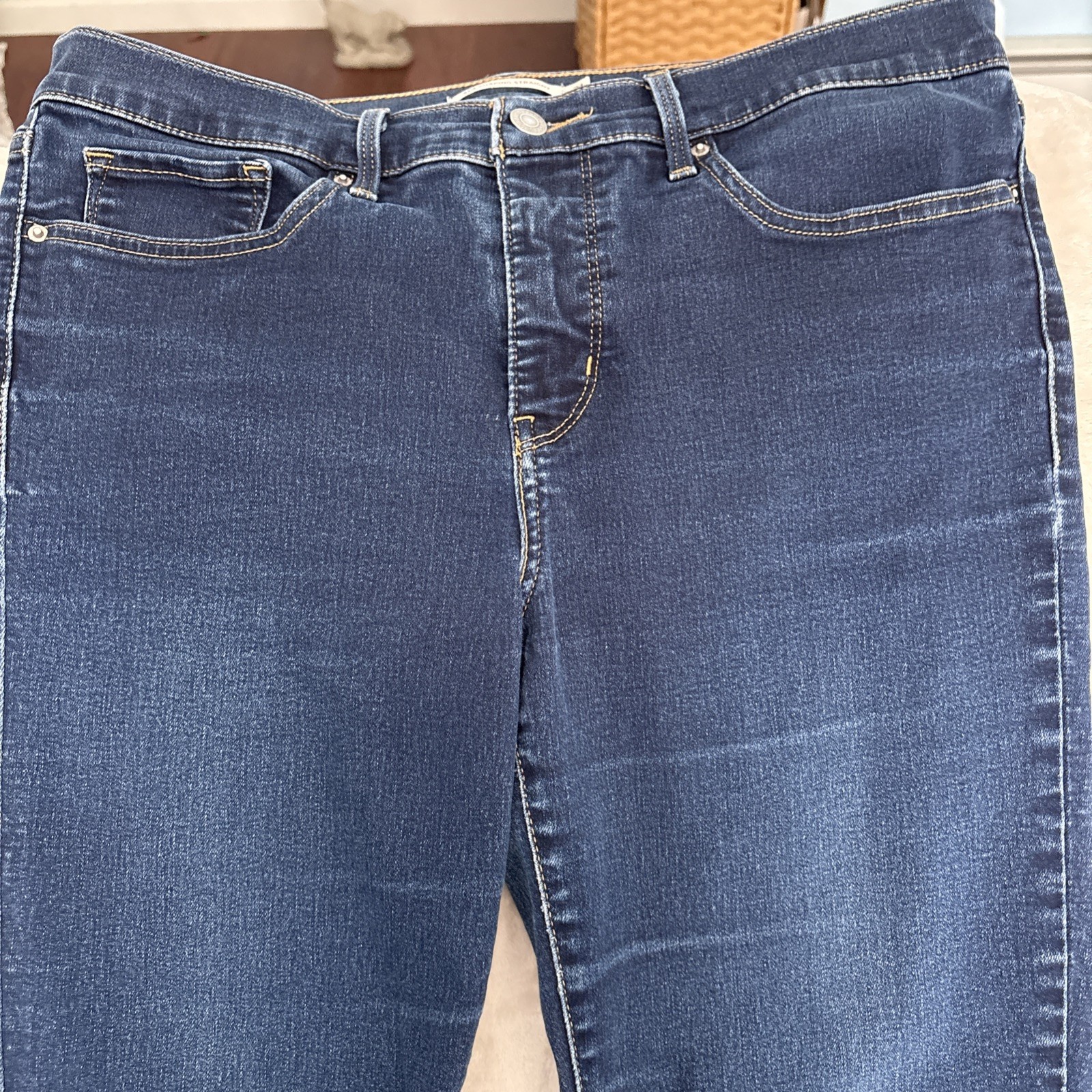 Women’s Levi’s 314 Shaping Straight Size 31