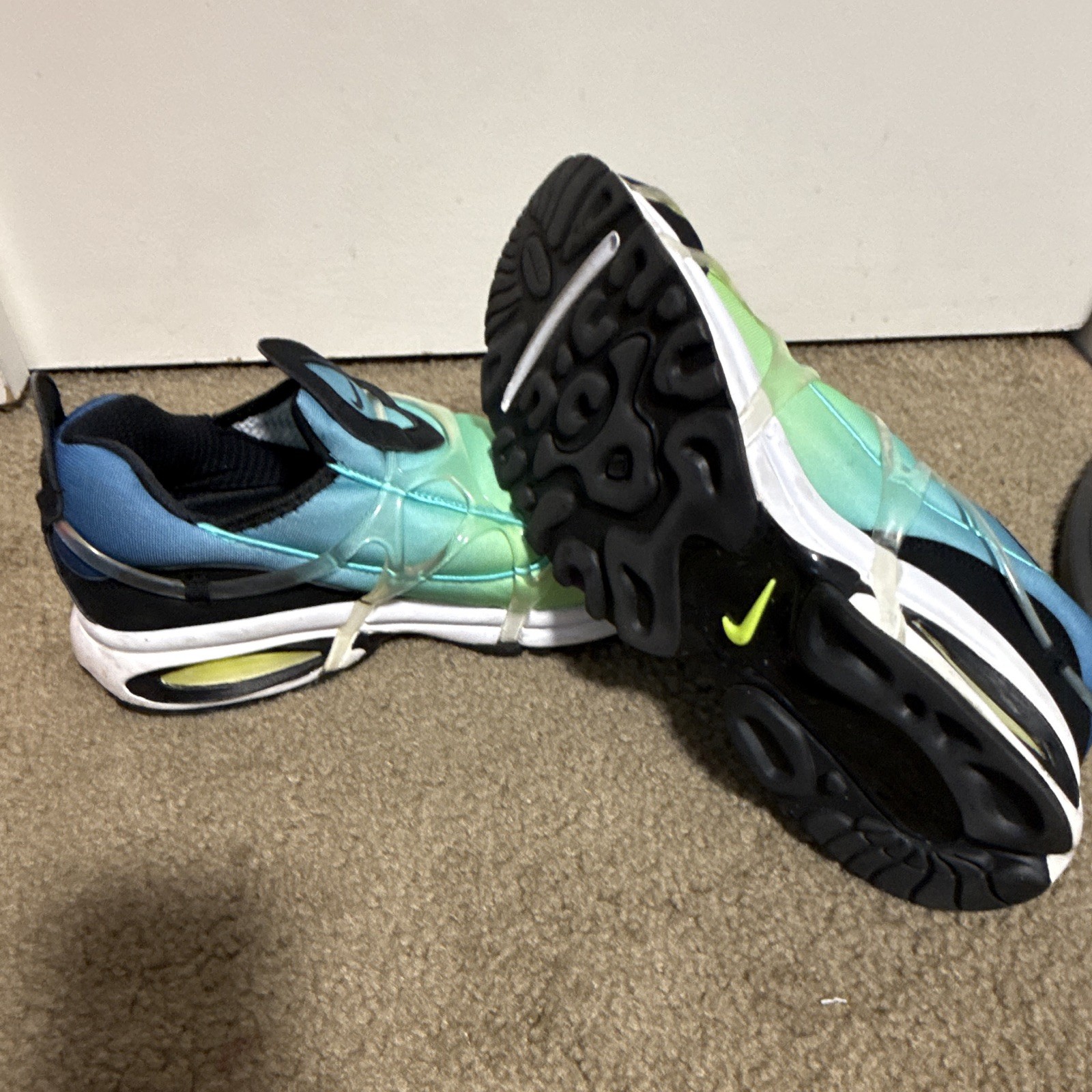 Nike Air Kukini SE Lemon Venom Aurora Slip-On Low Top Mesh Sneaker DV1902-100
