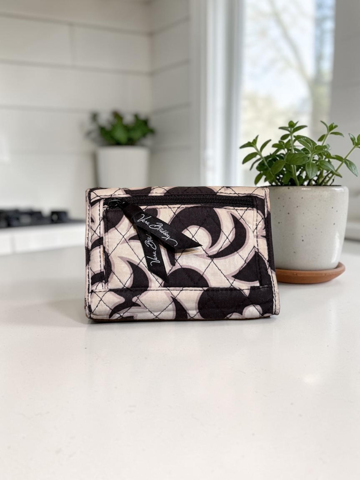 Vera Bradley Fold‑Out Cloth Wallet Black White Snap Side Zip 8 Card Slots
