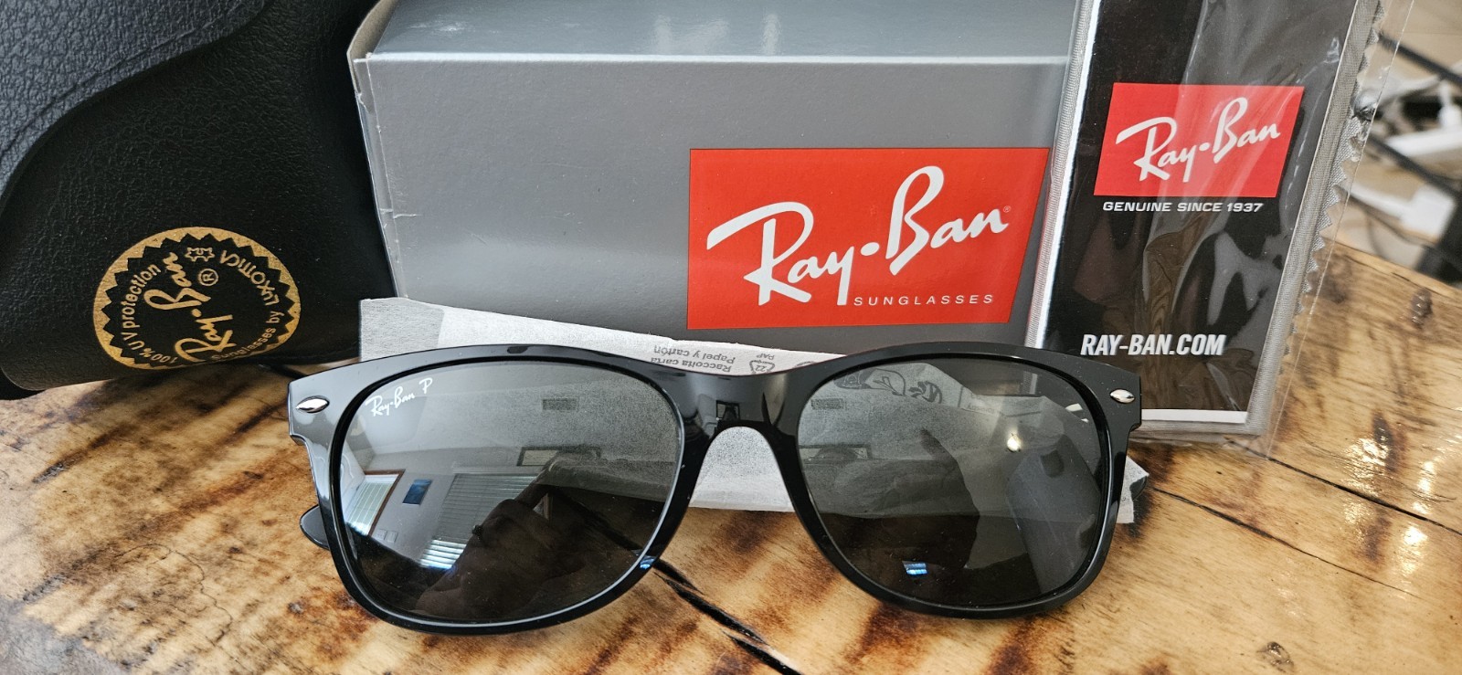 Ray-Ban ORB2132 New Wayfarer Black Frame Green Polarized Lens 55-18 UV400