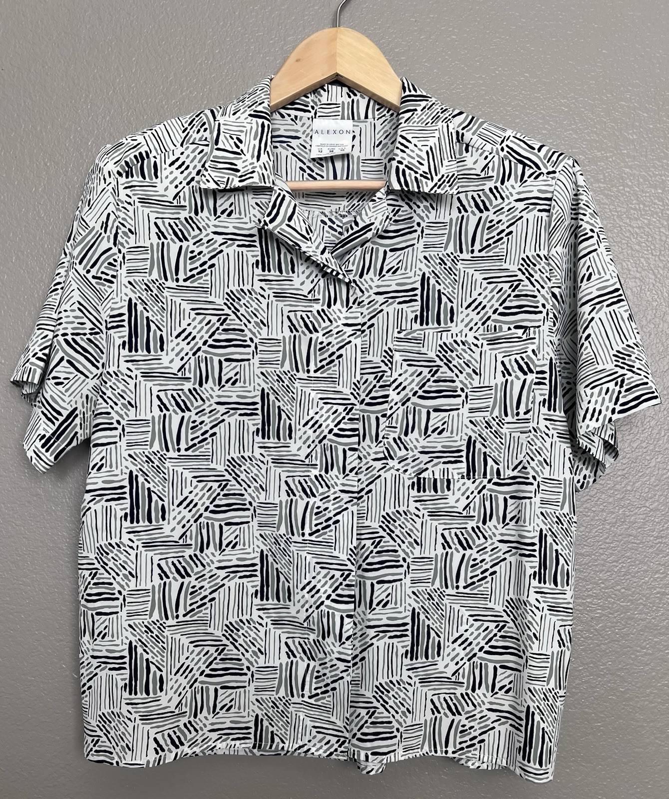 VTG Alexon Light Gray Women S/S Button-Up Shoulder Pads Shirt Top Sz 10 US Boxy