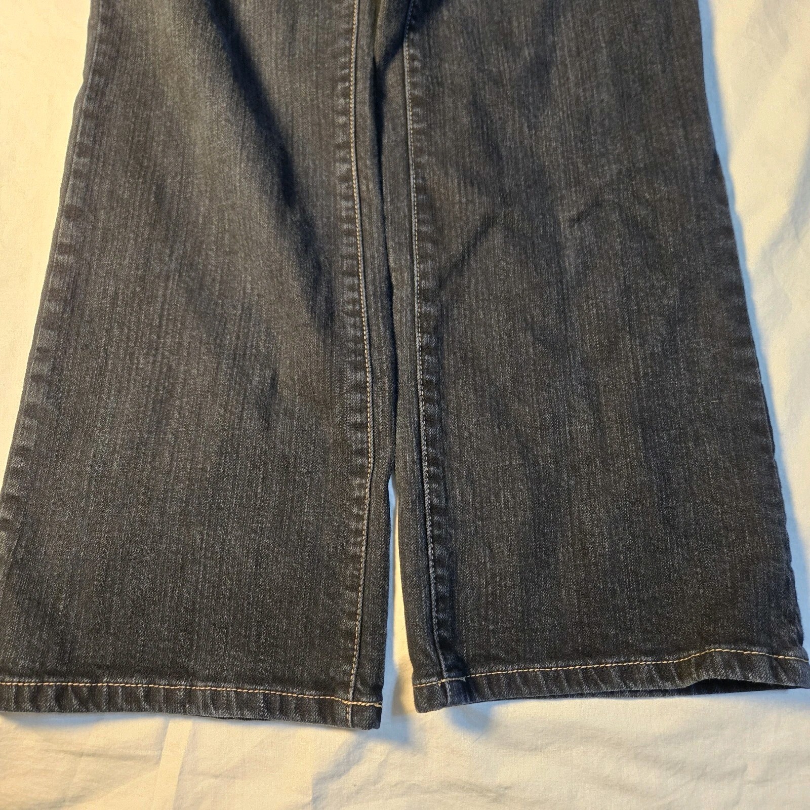 Chico’s Platinum Jeans Dark Pockets Bootcut Leg Sz 10 Short 30″ Waist (Tag 1.5)