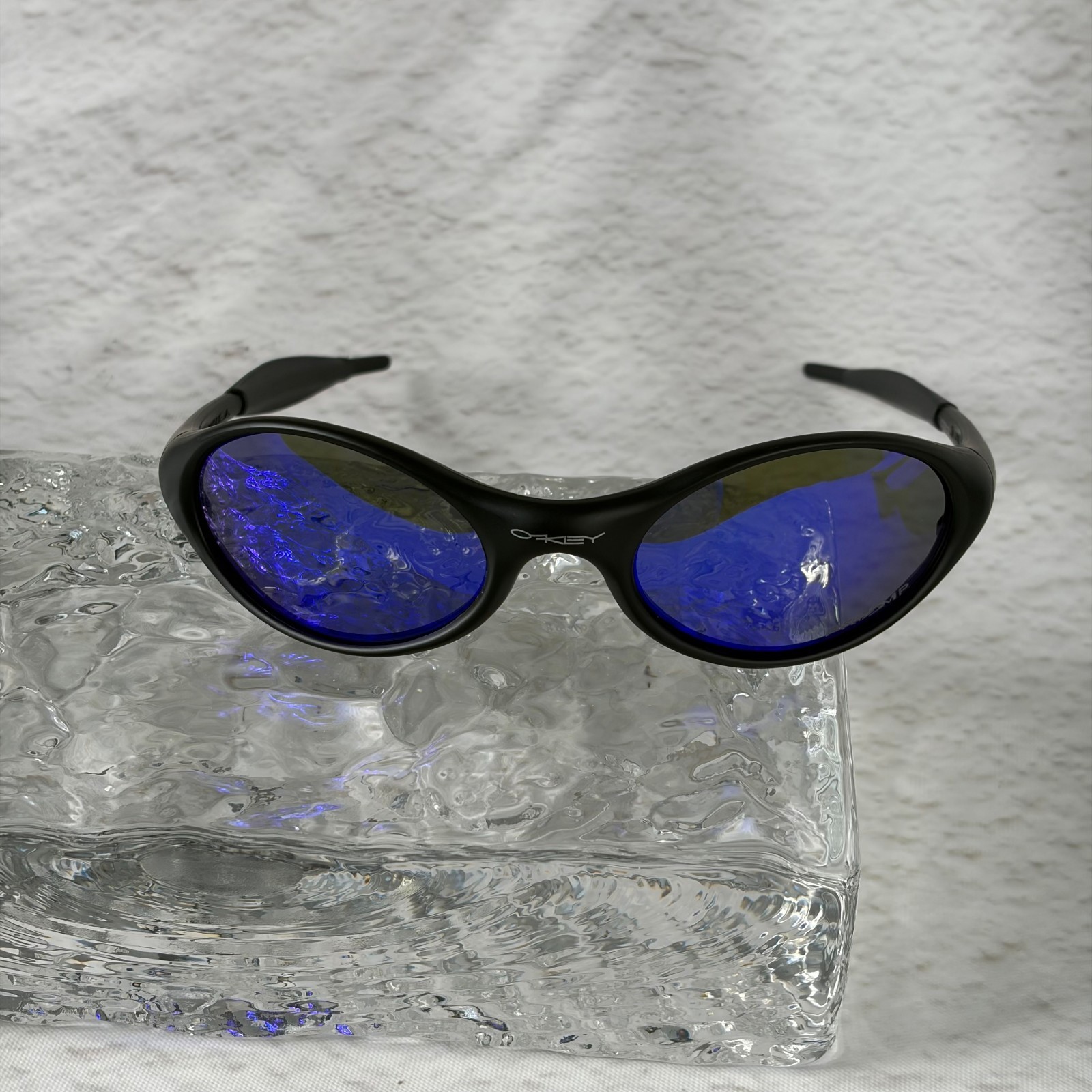 Vintage Oakley Minute Polarized Sunglasses Matte Black Frame Purple Blue Lens
