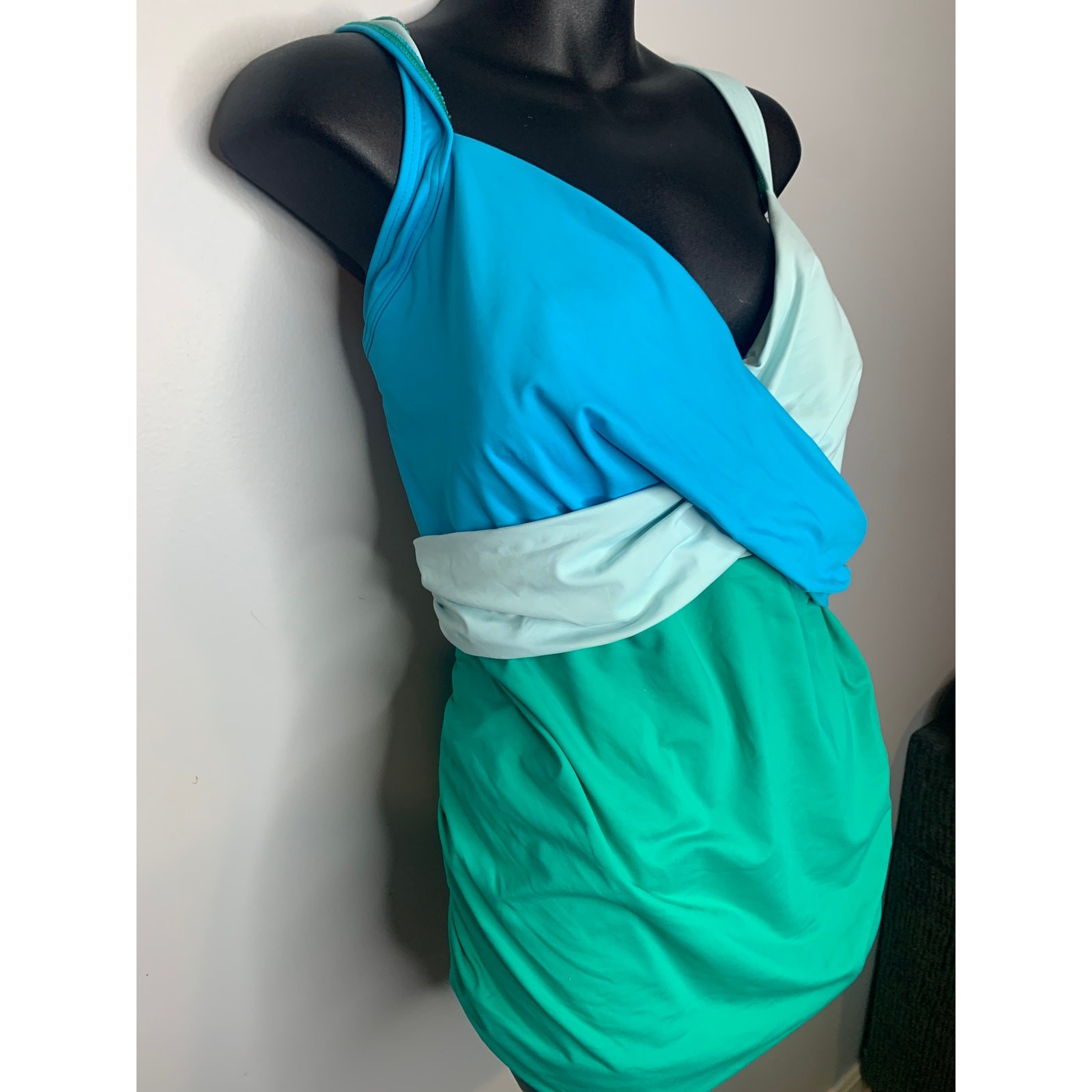 Lands’ End Tankini Top Women’s 22W Blue Green Adjustable Straps Built in cups