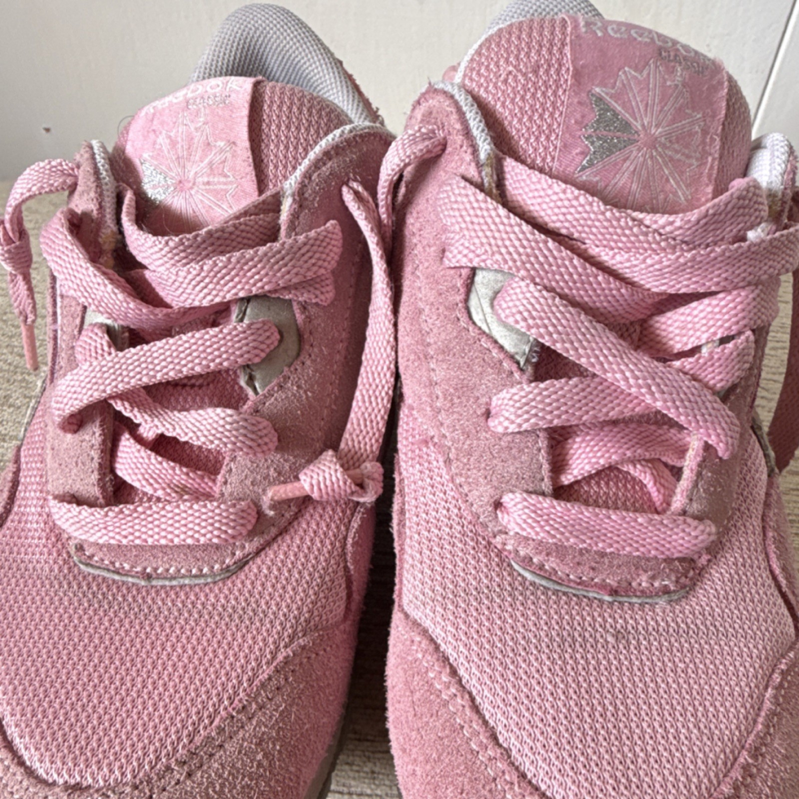 Reebok Girls Pink Athletic Shoes Breathable Lace Up Low Top Fabric Suede US 6.5