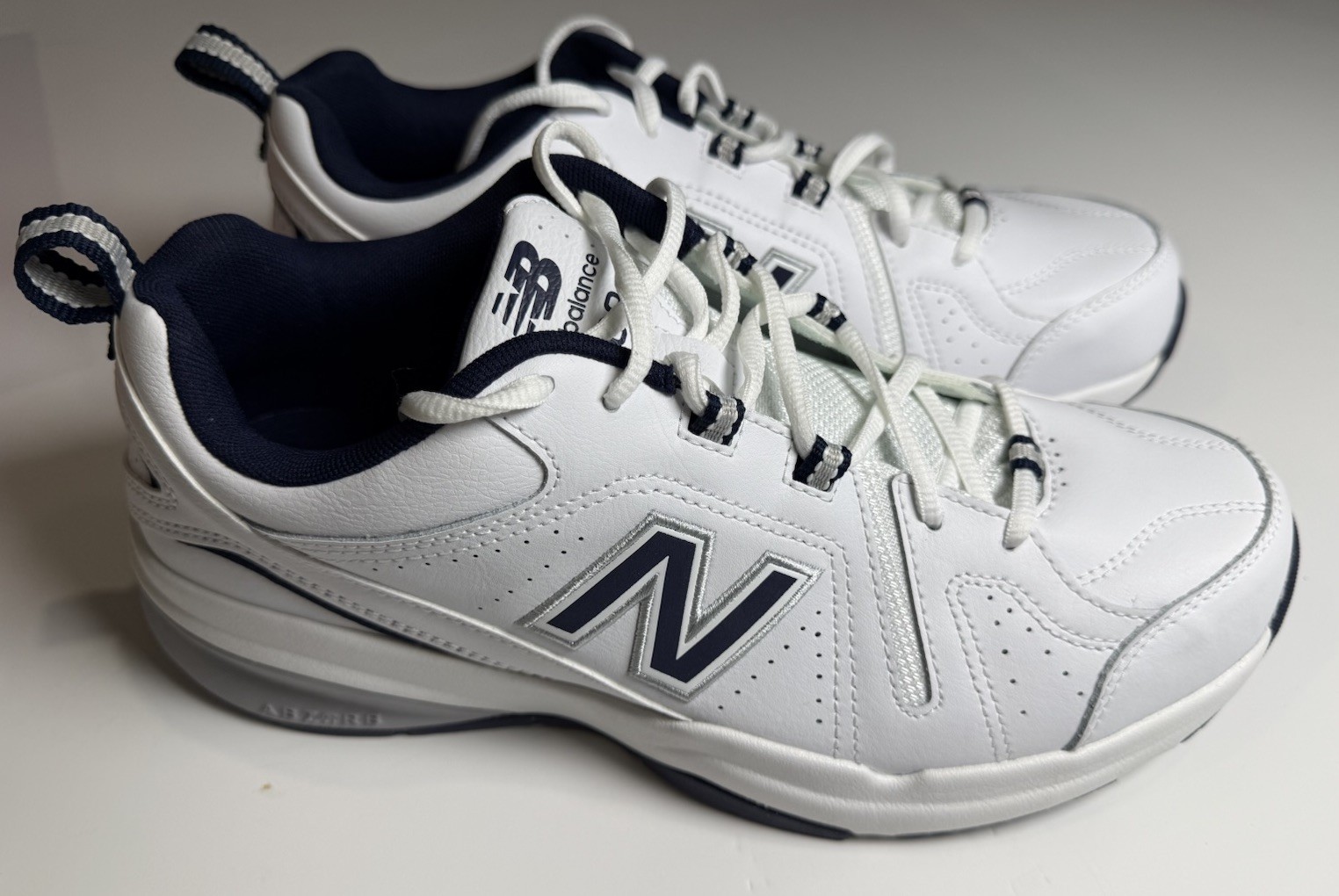 New Balance 608v5 Mens Training Sneaker Size 10 2E Wide White Navy MX608WN5