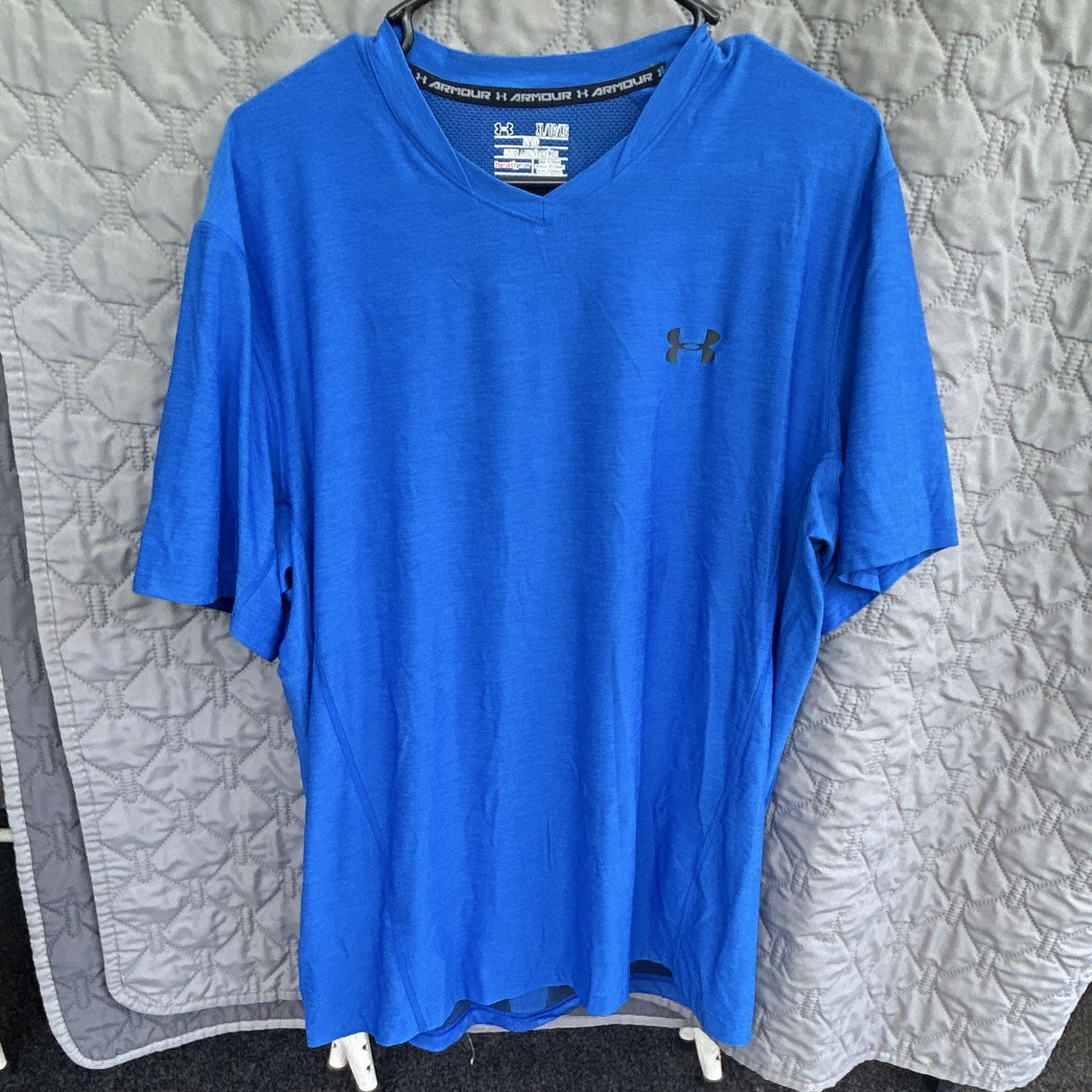 Under Armour HeatGear Men’s V-Neck Short Sleeve Fitted Compression Tee Blue XL