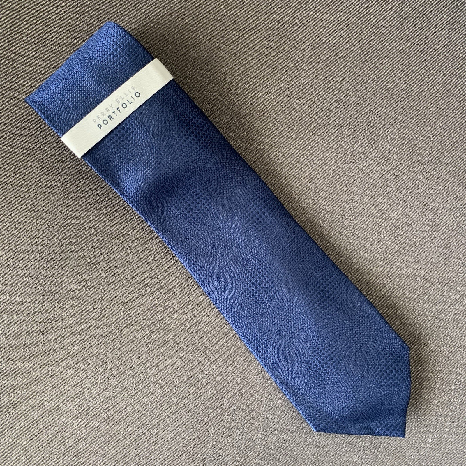 Perry Ellis Men’s Neck Tie Navy Blue Barden Solid Geo MSRP $55