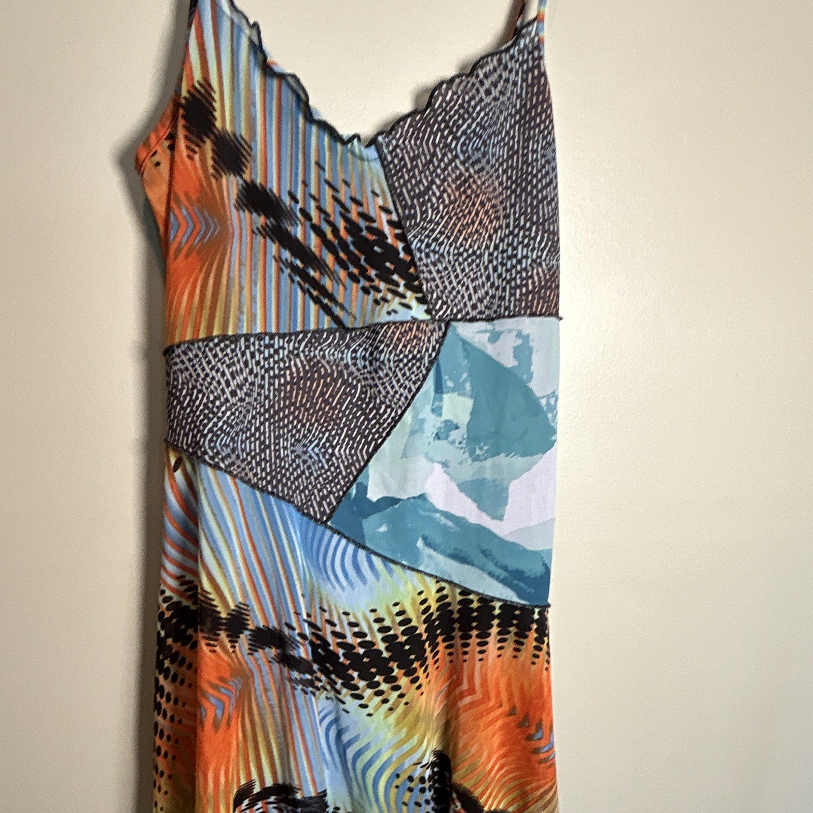 Vintage Y2K Fitted Geometric Women’s Medium Spaghetti Strap Tank Top.