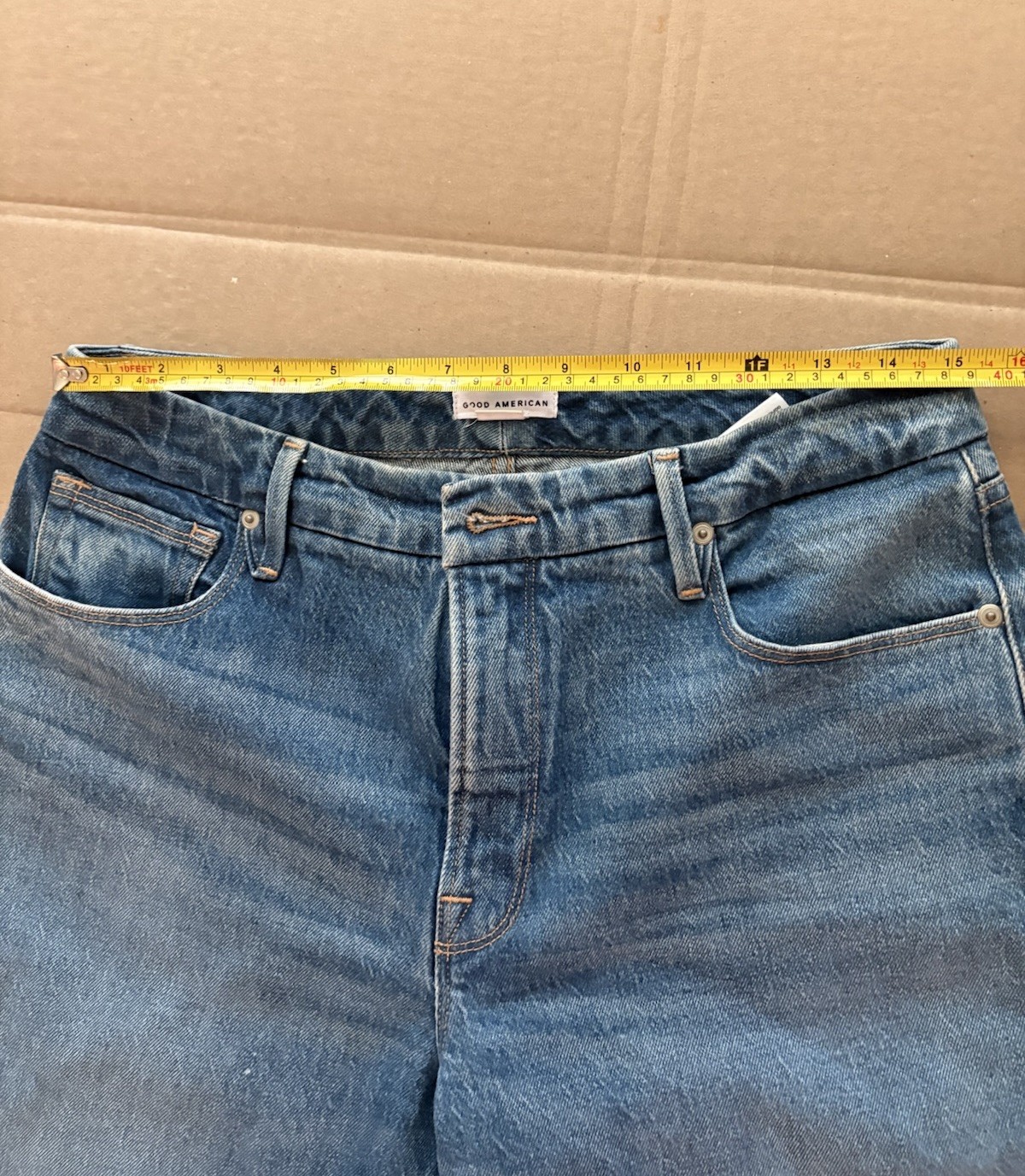 Good American Women’s Blue Medium Wash Denim Straight Jeans Raw Hem 8/29