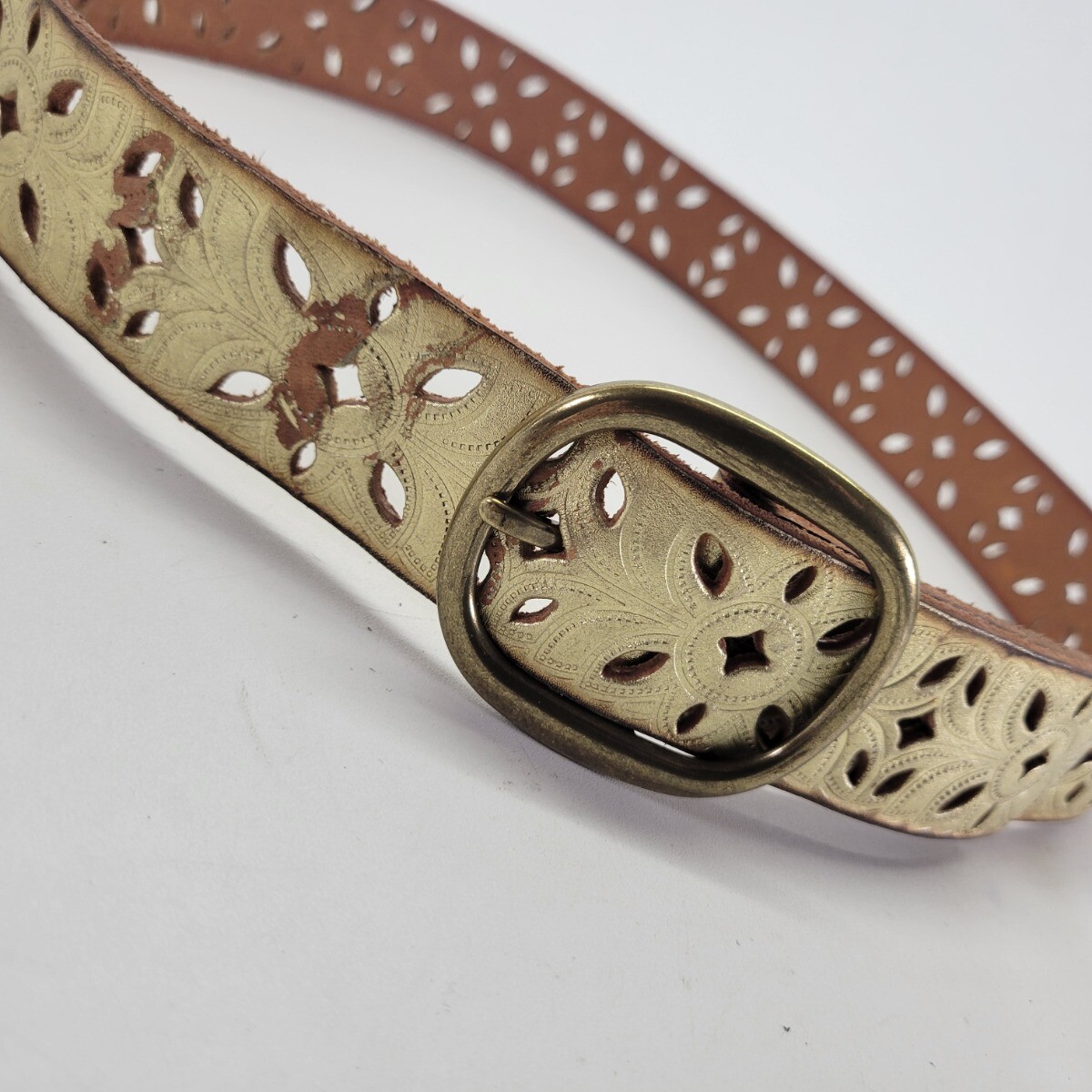 Fossil Leather Belt 30 32 34 M Flower Cut Out Gold Metallic BT3869546M