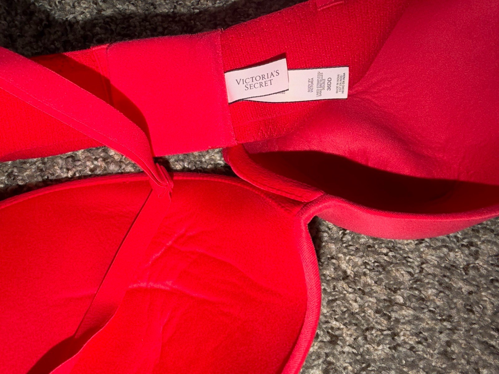 Victoria’s Secret Body By Victoria Strapless Bra 36DD Red Lined Convertible
