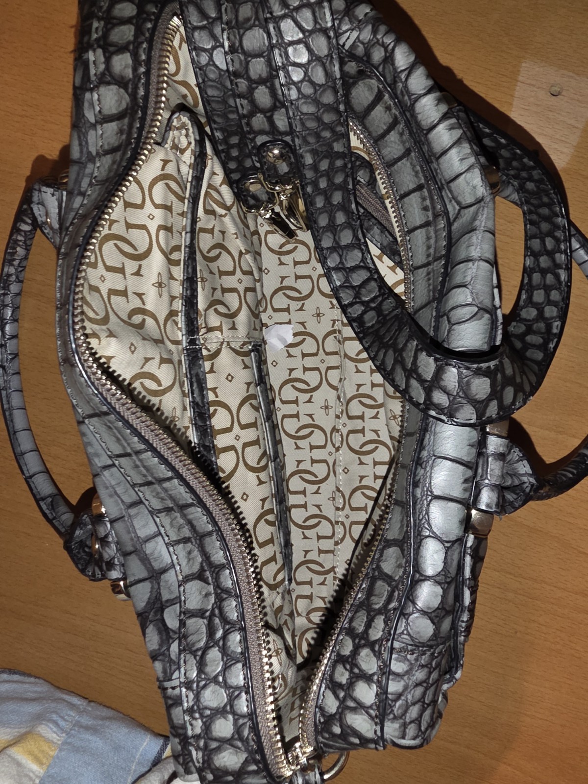 GUESS Gray/Black Croc Embossed Satchel Top Handle Bag With Wallet
