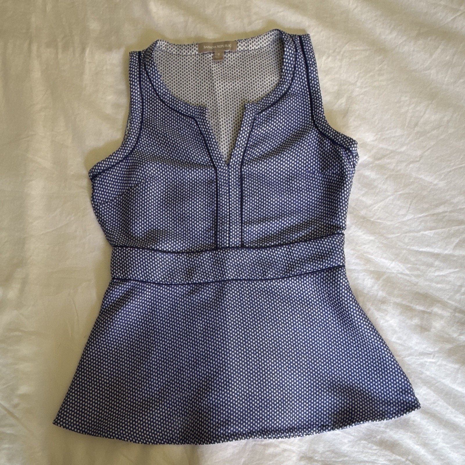 Banana Republic Women’s Blue/White Polka Dot Peplum Top Sleeveless Split Neck