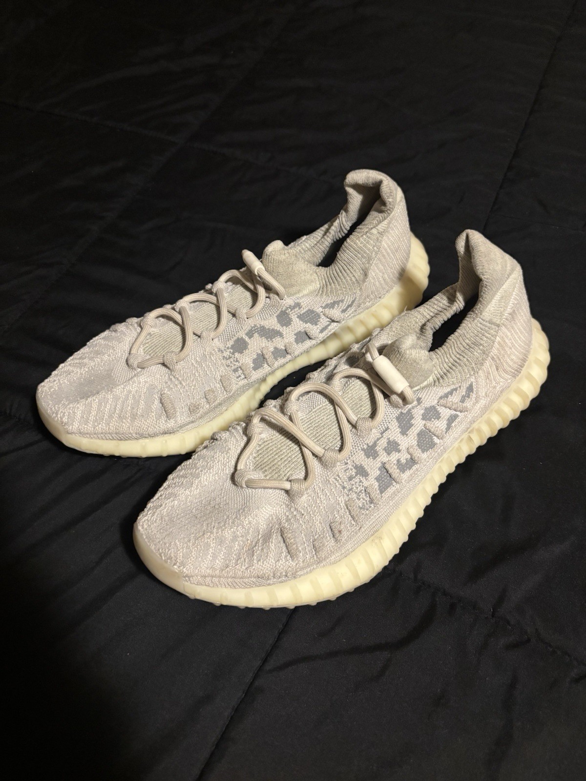 adidas Yeezy Boost 350 V2 Men’s Beige Low Top Lace-Up Boost Rubber Sole