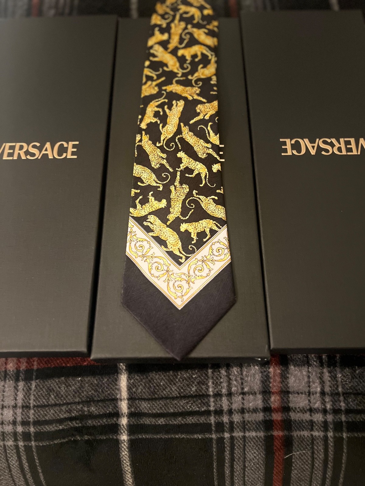 SUPER LUXURIOUS.Gianni Versace Classic Neiman Marcus Exclusive Wild Cat Silk Tie