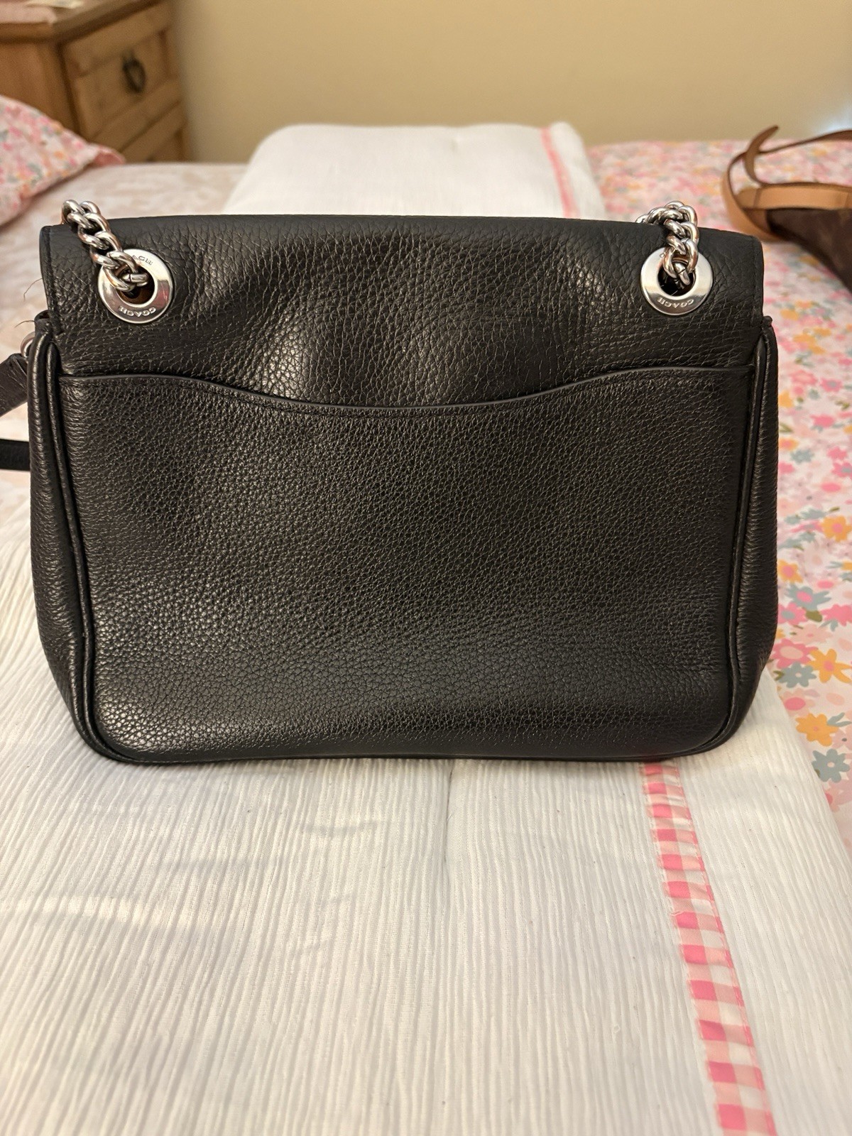 Coach Women’s Black Pebbled Crossbody Bag Silver Chain, Zip/Magnetic, Pockets