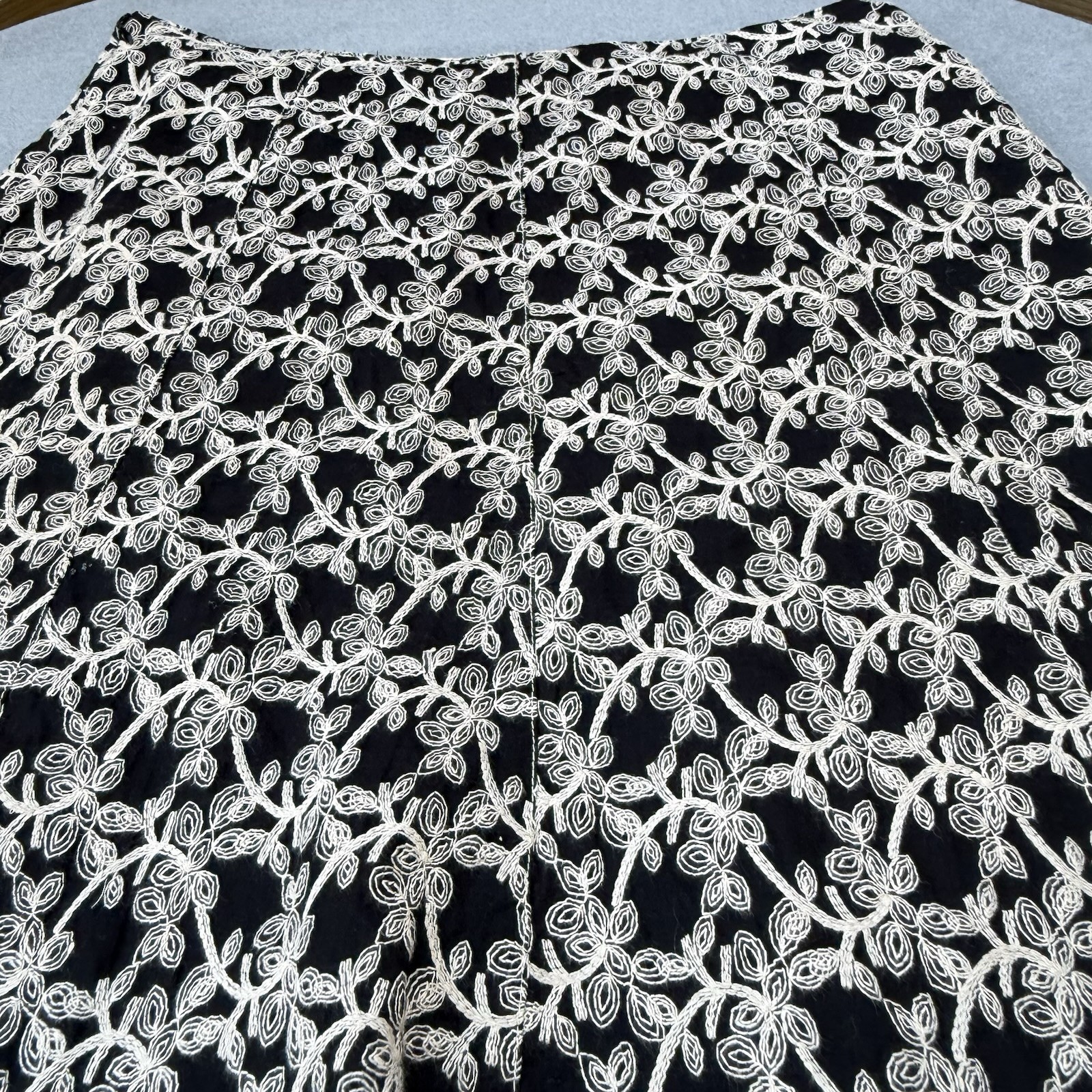Axcess Black White Embroidered Floral A-Line Knee Length Skirt Size 12 Lined