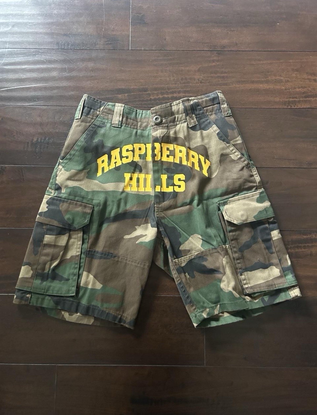Gv gallery camo shorts, XS