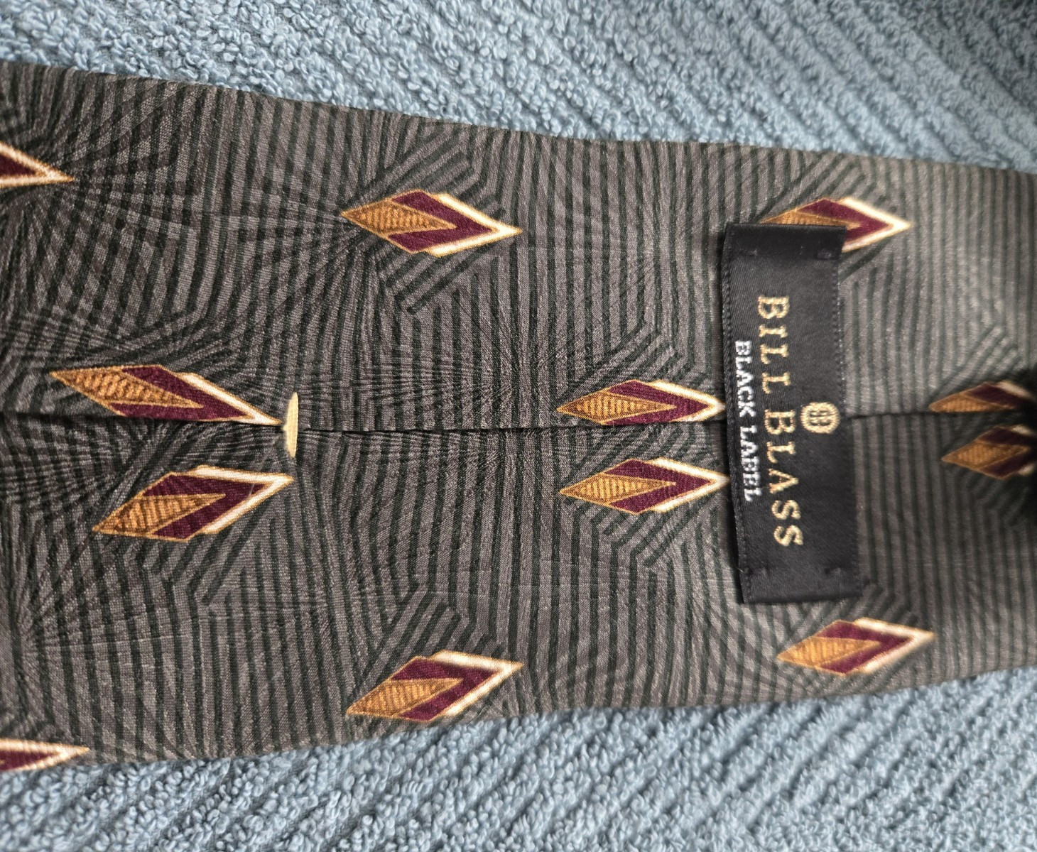 Bill Blass Black Label 100% Silk Tie Green Geometric Diamond Pattern USA Made 4″