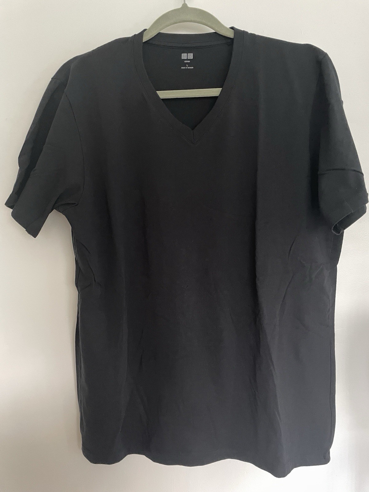 Uniqlo Supima Cotton Black V Neck T Shirt Short Sleeves Size Men L Large US