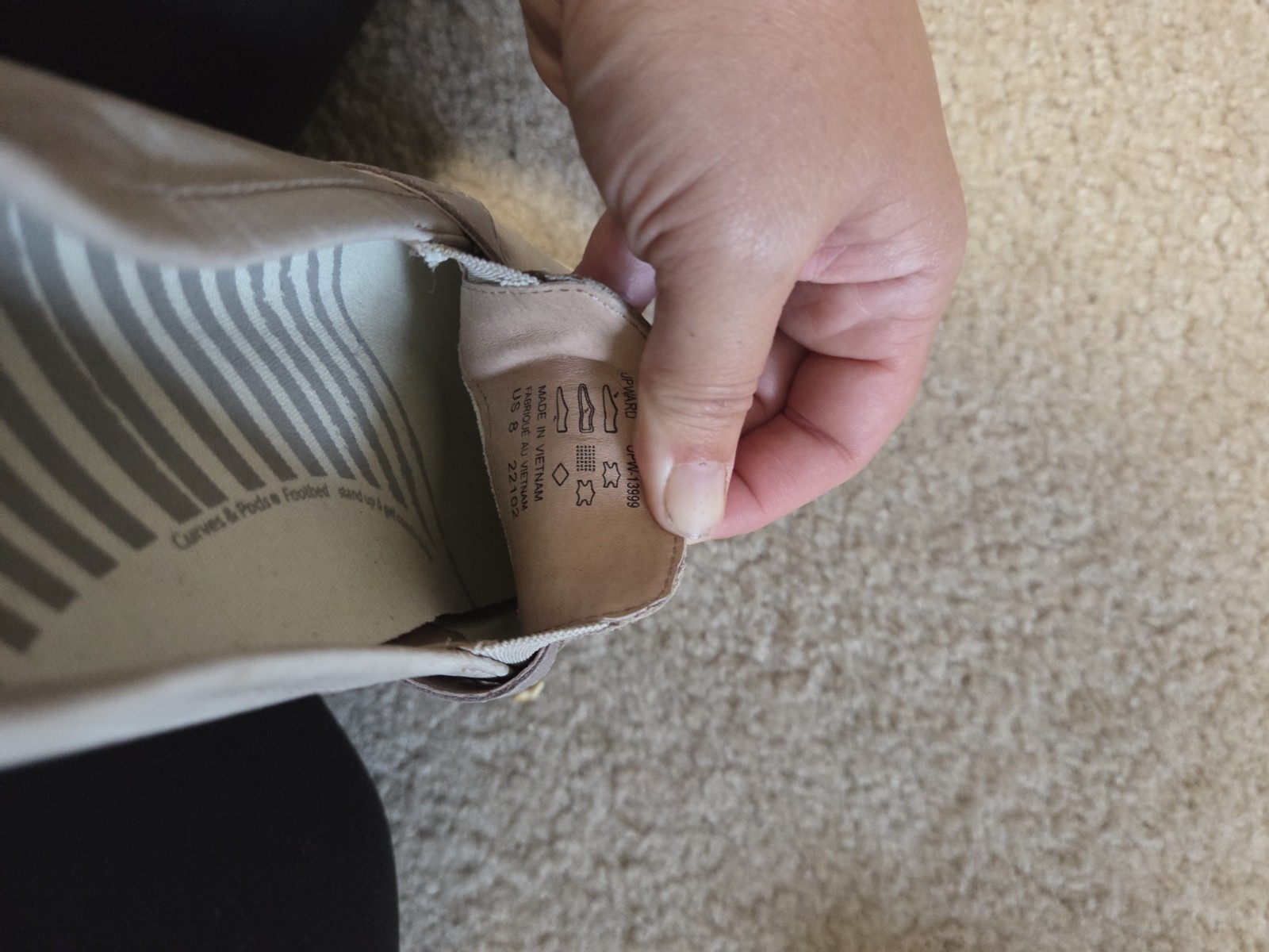 Taos Women’s Leather Slip-On Flat Round Toe Logo Rubber Sole Beige 8