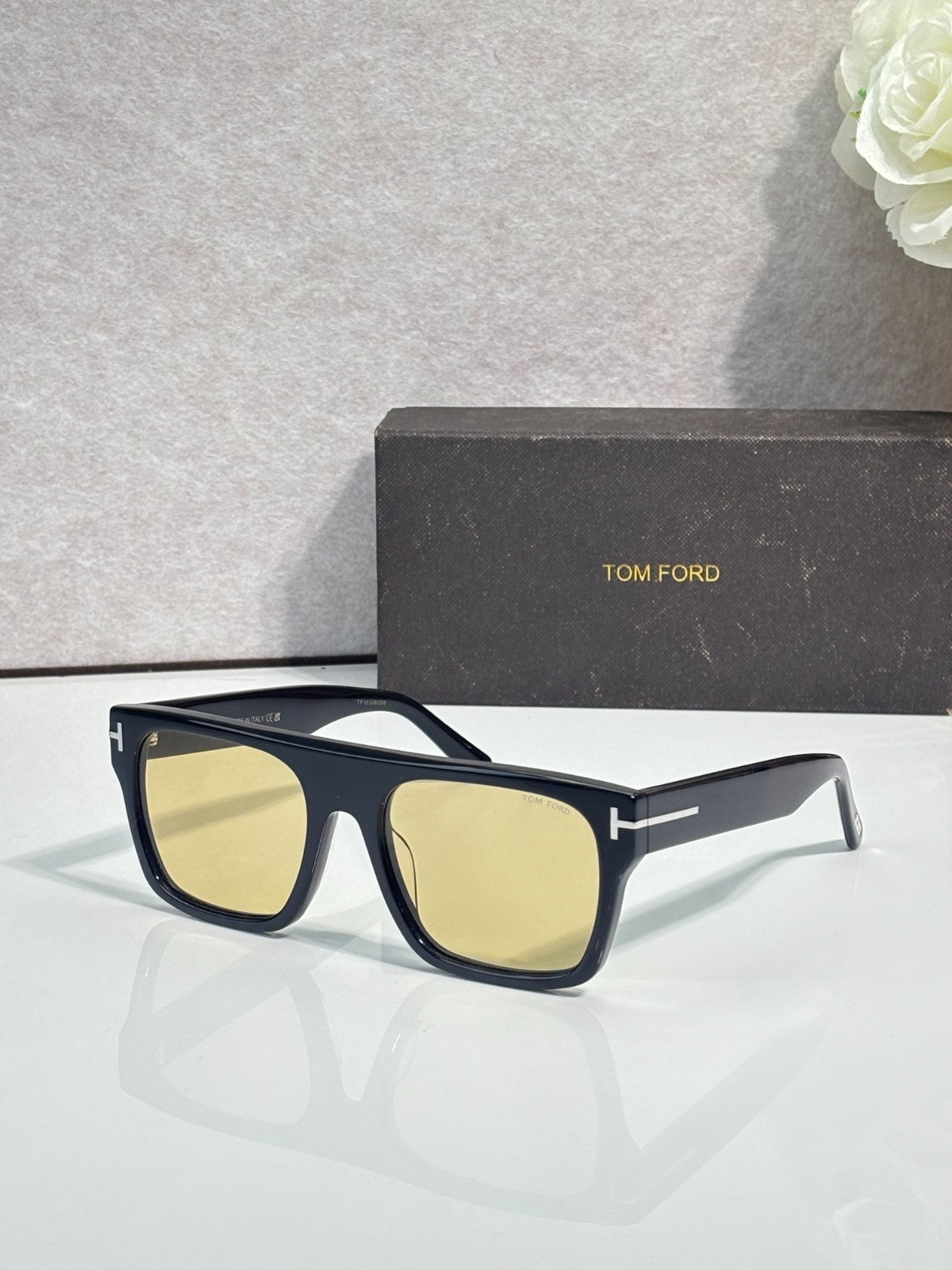 Tom Ford TF1337 Cyrus-02 sunglasses black frame light yellow lenses