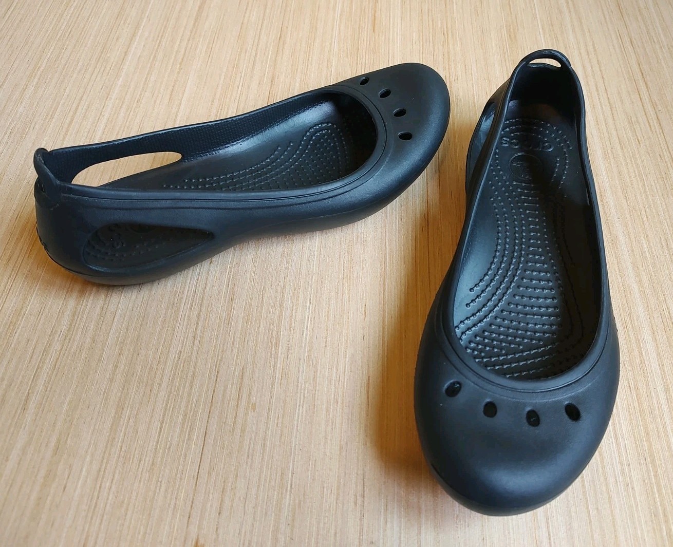 Crocs Women’s Kadee Ballet Flats Black Cut Out Details Size 7 NEW Shoes Flat