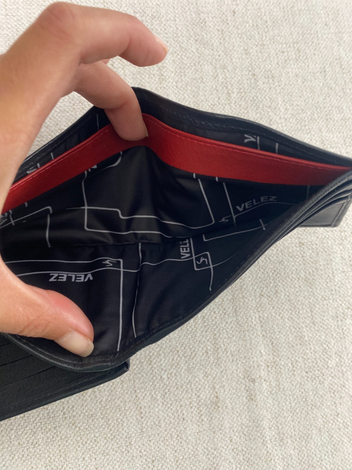 VELEZ Bifold Leather Wallet Mens Size 4.5×3.5″ Black Red Classic 8 Card Slots