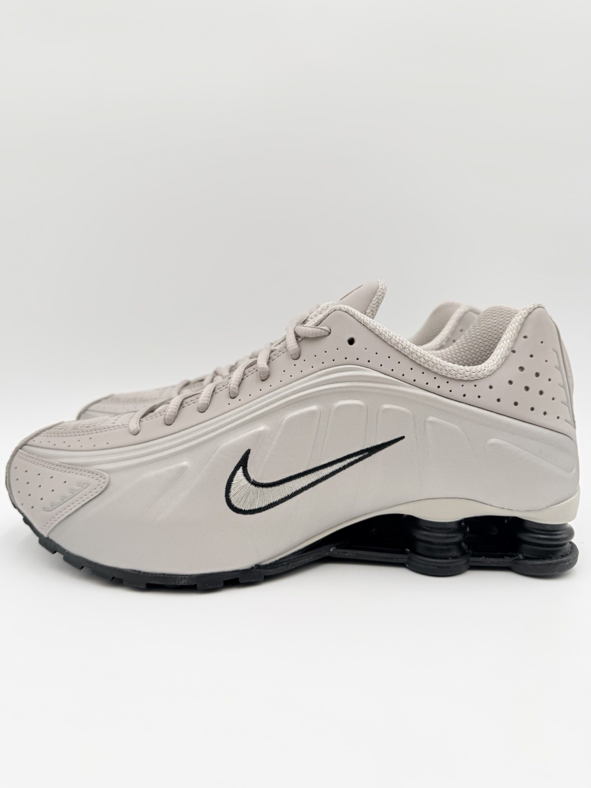 Nike Men’s Shox R4 Size 9.5 College Grey Black IH0265-009|