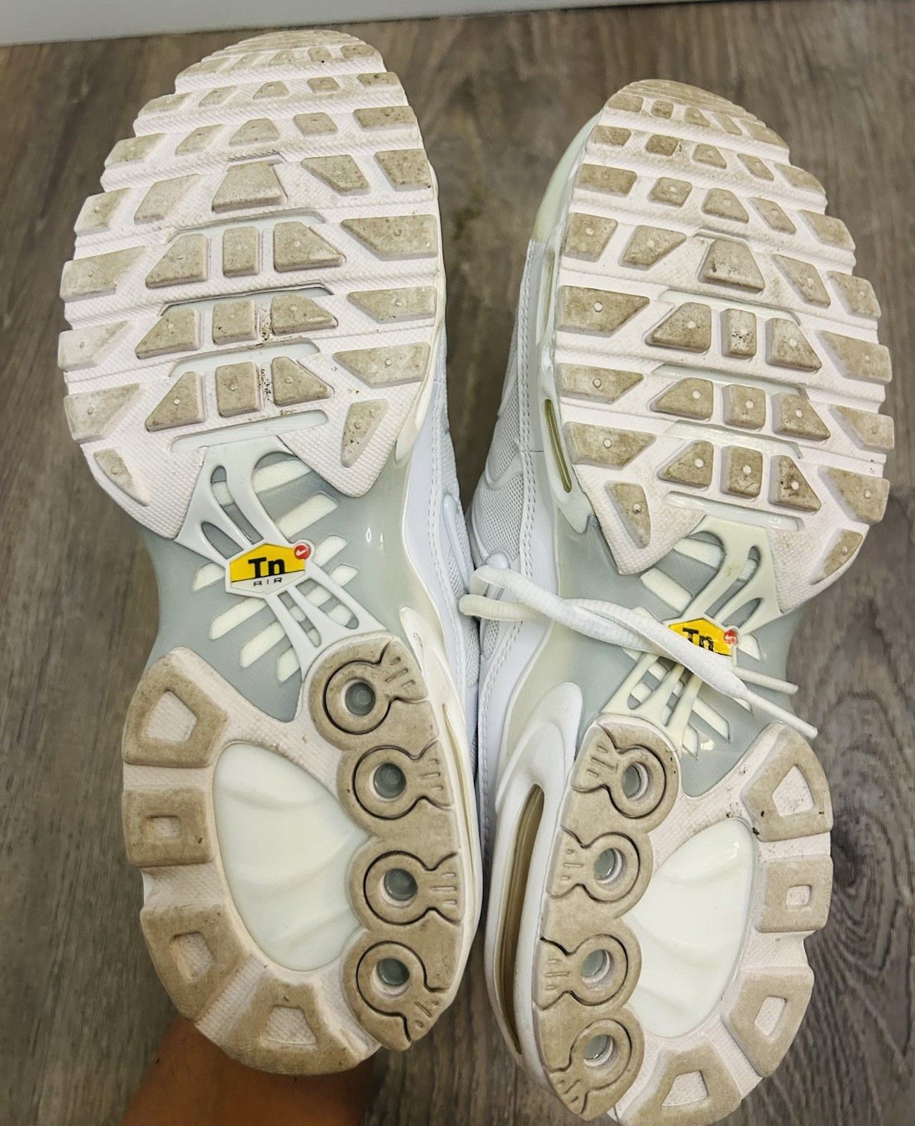 Nike Air Max Woman Size 9 Plus TN Triple White Low Top Mesh Sneakers DM2362-100