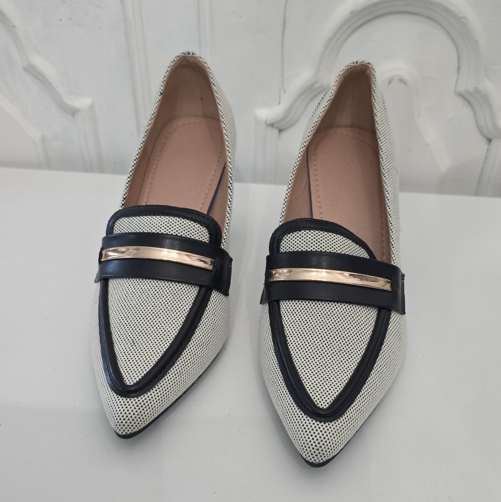 Women’s Pointed Toe Slip-On Pumps Beige/Black Metallic Accent Woven EU 38