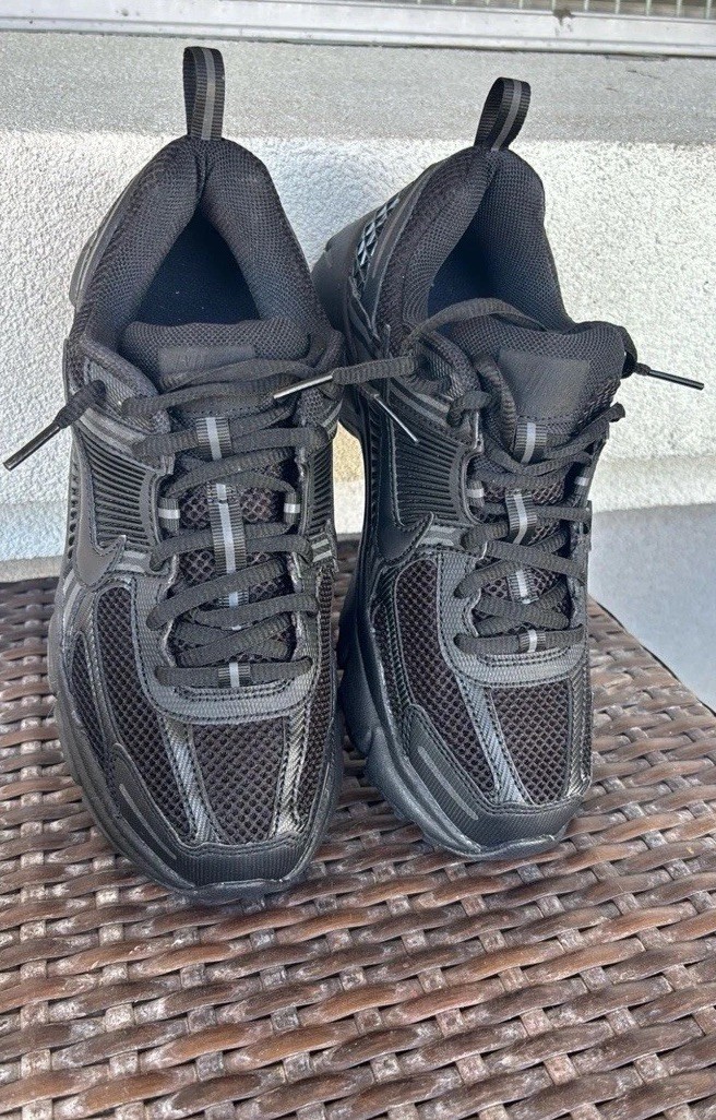 Brand New Nike VOMERO 5 Black Never Worn Size 5.5 Y Which Is 7 In Women !!