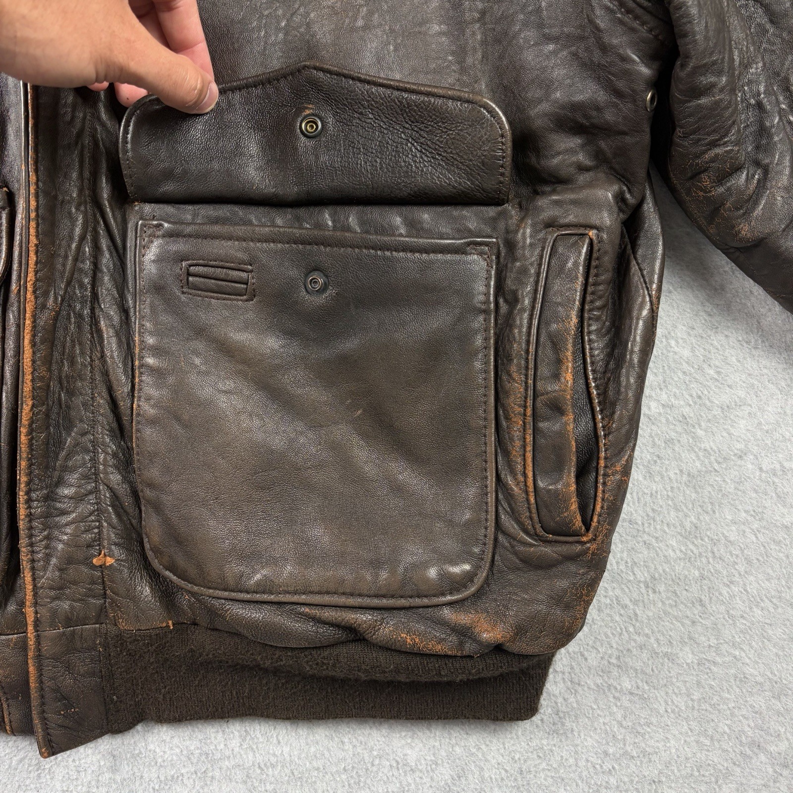 Vintage Avirex A2 Jacket Mens Large Brown Leather Flight Bomber USAF Pinup Flag