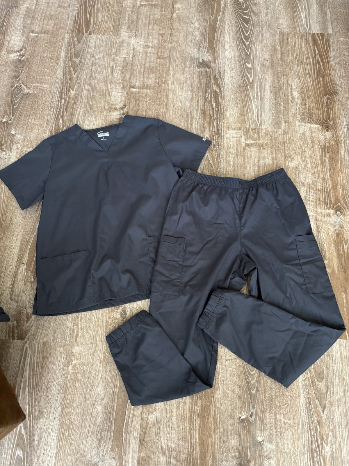 Butter-Soft Women’s Scrubs Set 5-pocket Jogger & 2 Pocket V-Neck Top M in Pewter