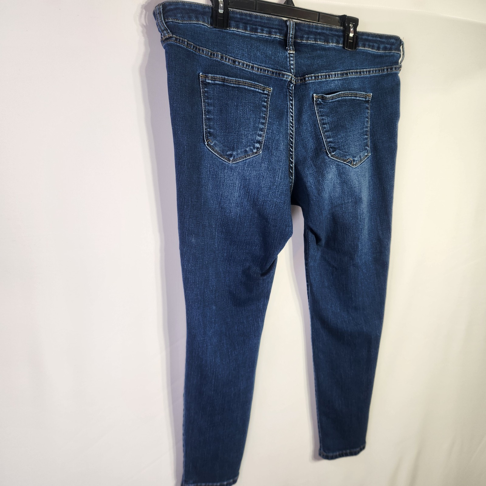 Universal Thread Mid Rise Skinny Jeggings Medium Wash – Size 18