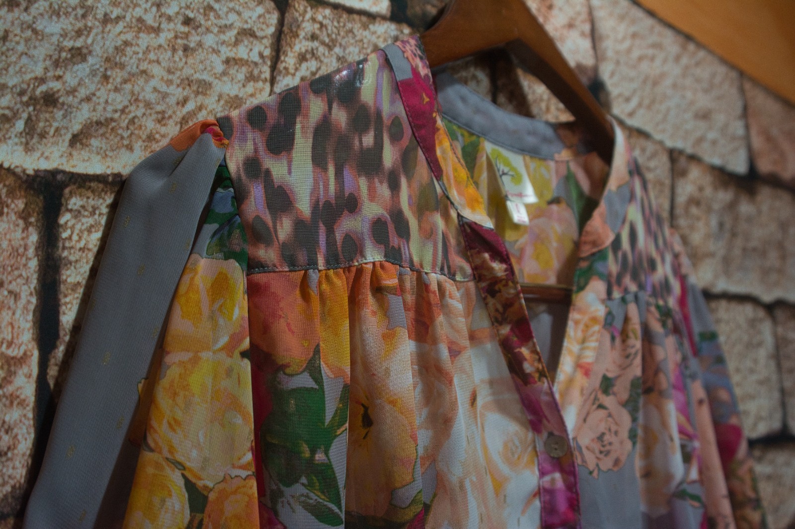 Fig and Flower Women’s Multicolor Sheer Blouse Size Large Floral Mixed Print Top