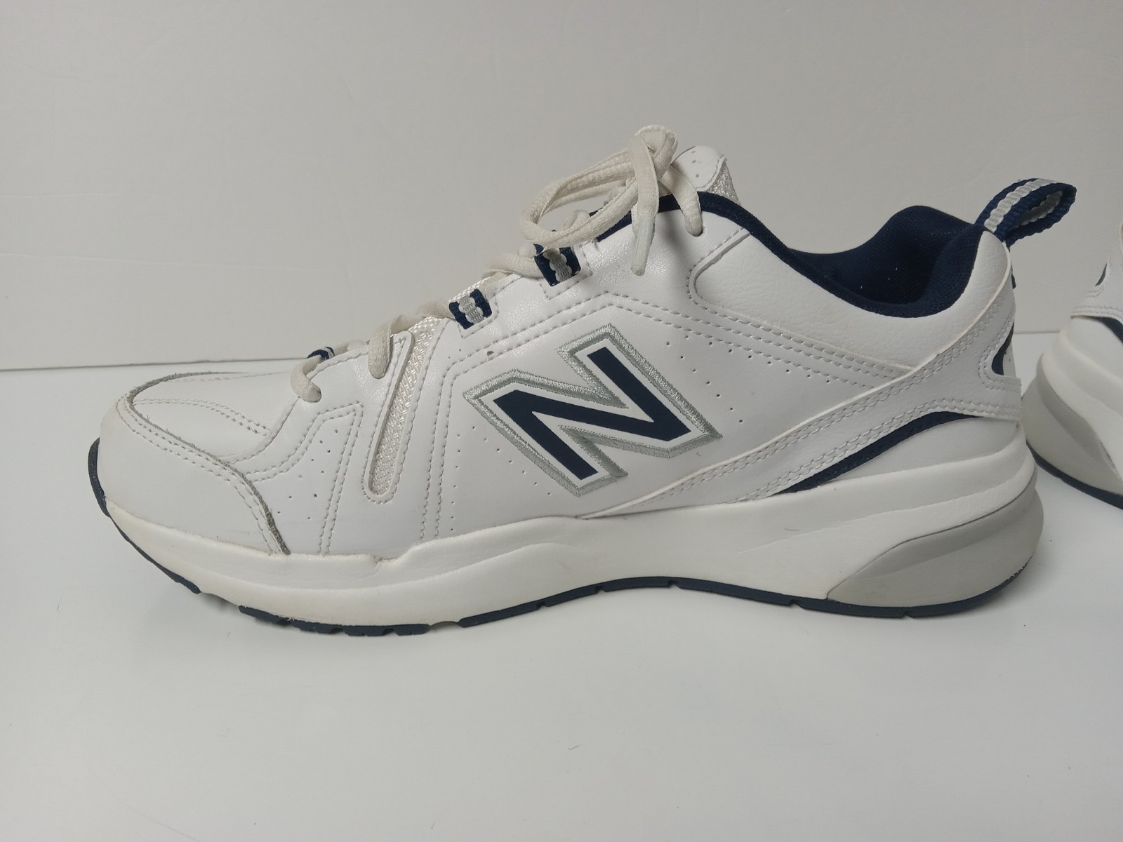New Balance 608 Men’s Sneakers 9.5D Lace Up Athletic Comfort White Navy