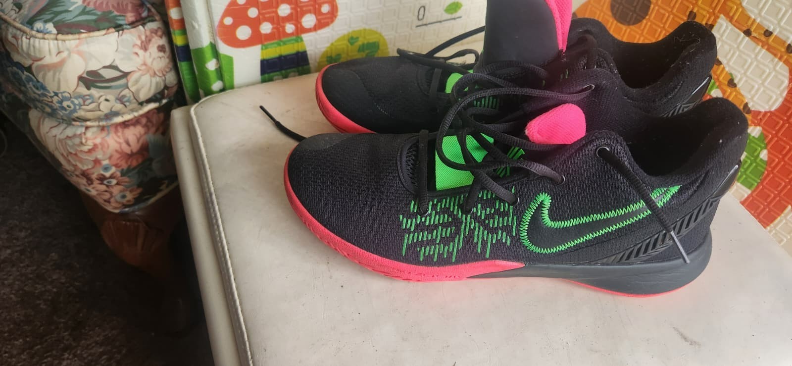Nike Kyrie Flytrap 2* in the “Black / Hyper Pink