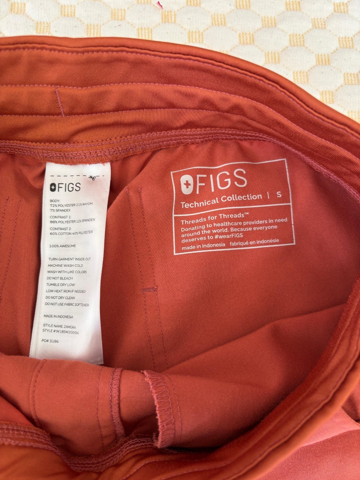 Figs Women’s Terracotta Discontinued Color Scrub Set, Top XS and Jogger Pants S