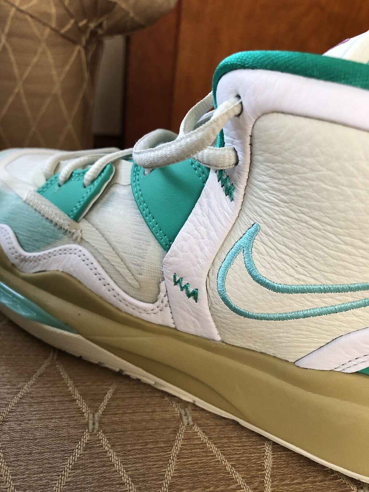 Nike Keep Sue Fresh Kyrie Bird Infinity Golden Tribute Mens 8.5 CZ0204-002