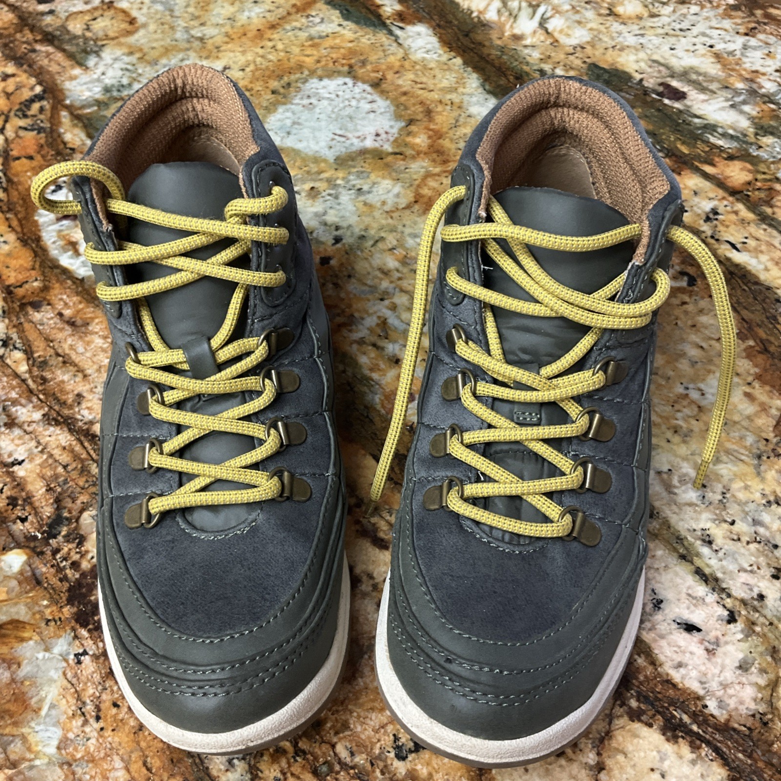 Baretraps Kamber Hiking Boots Women’s Size 8.5 M Pine Gray Green