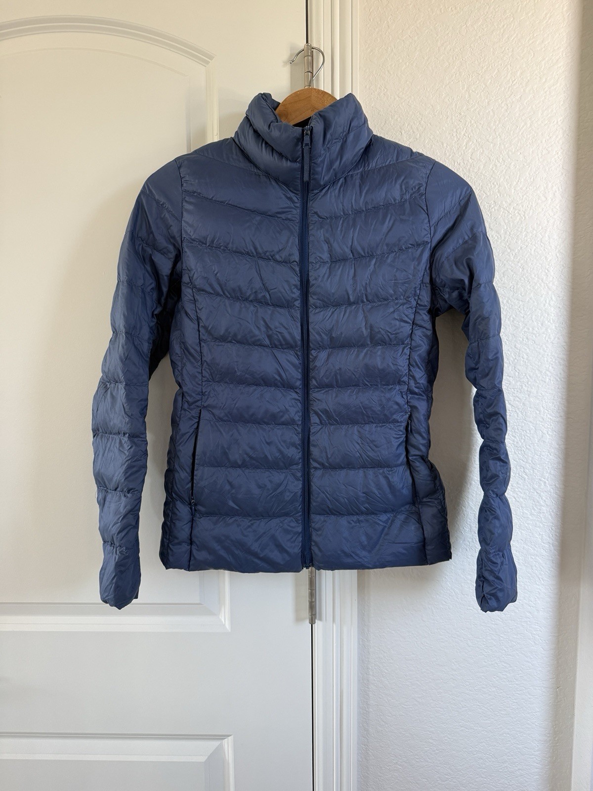 Uniqlo Lightweight Packable Women’s Puffer Jacket – Blue XS