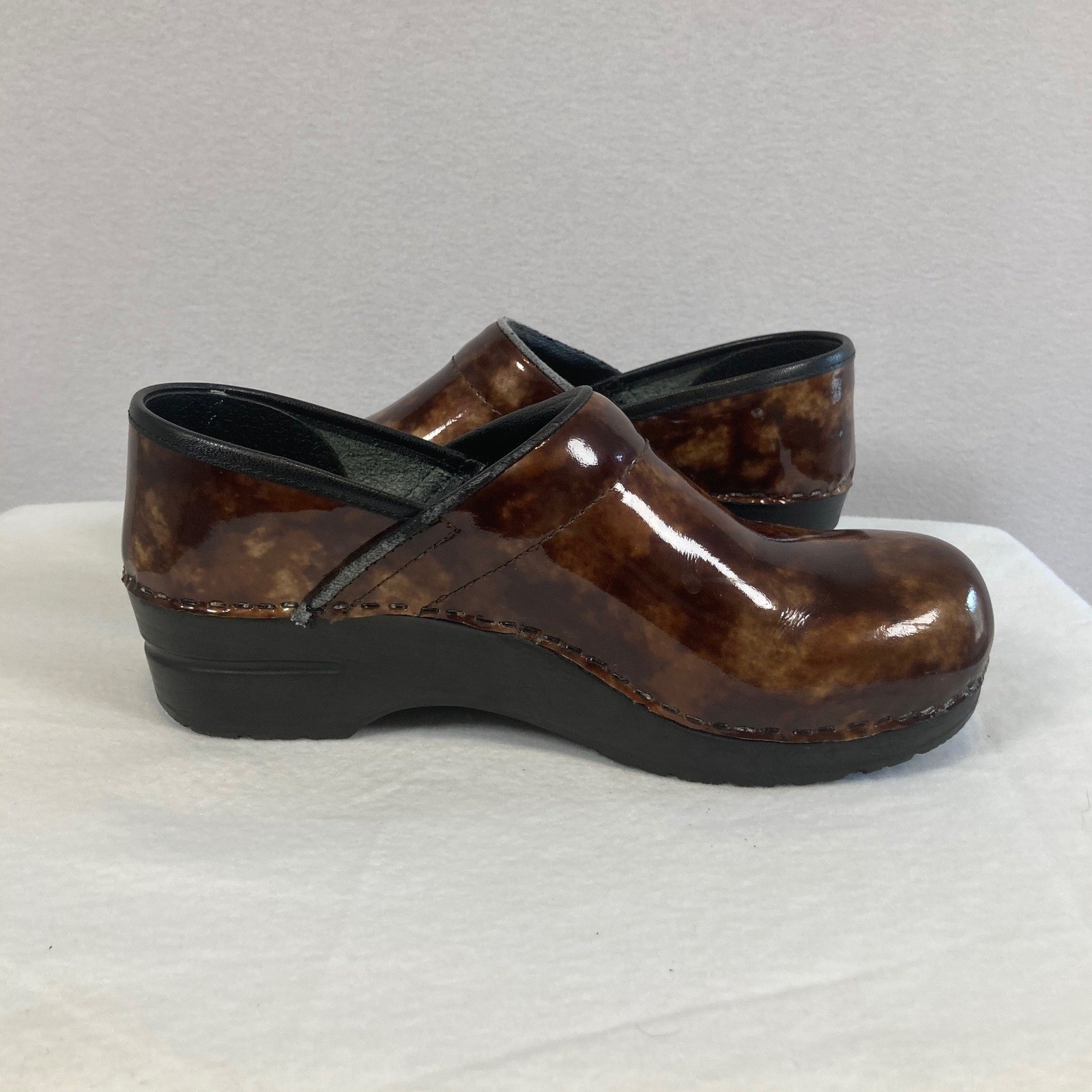 Dark Academia Sanita Women 39 Brown Marbled Patent Leather Professional Clogs