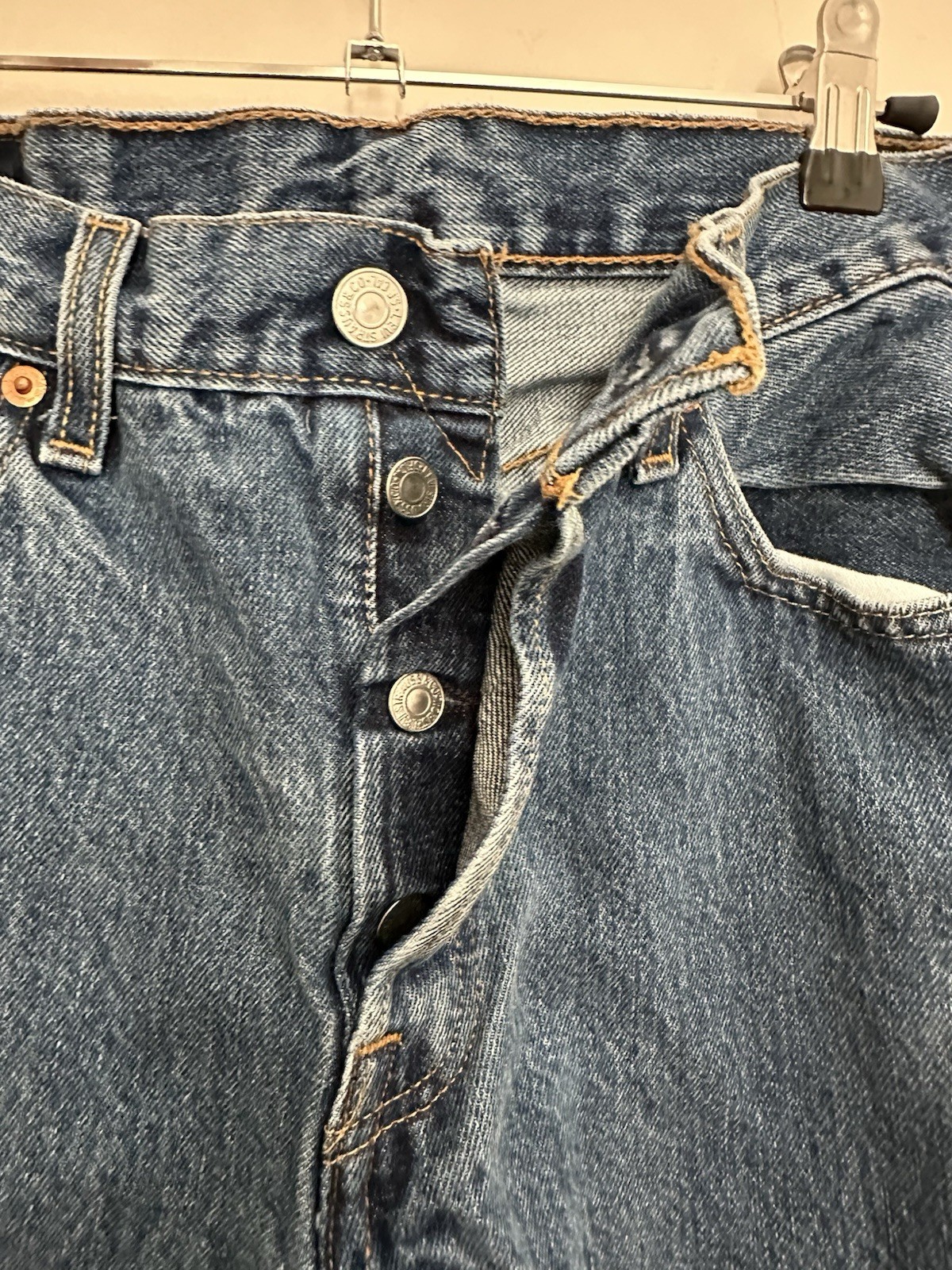 Levi’s 501 Original Fit Jeans – Men’s 30×32 – Medium Wash – Button Fly
