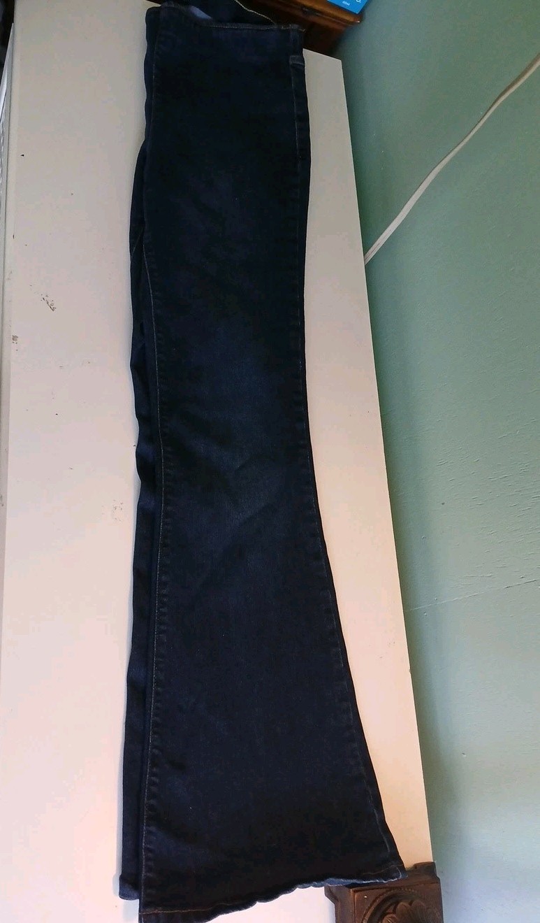 Jessica Simpson jeans Sz 30W x 29L Pull- Ons Elastic Waist Flare Leg
