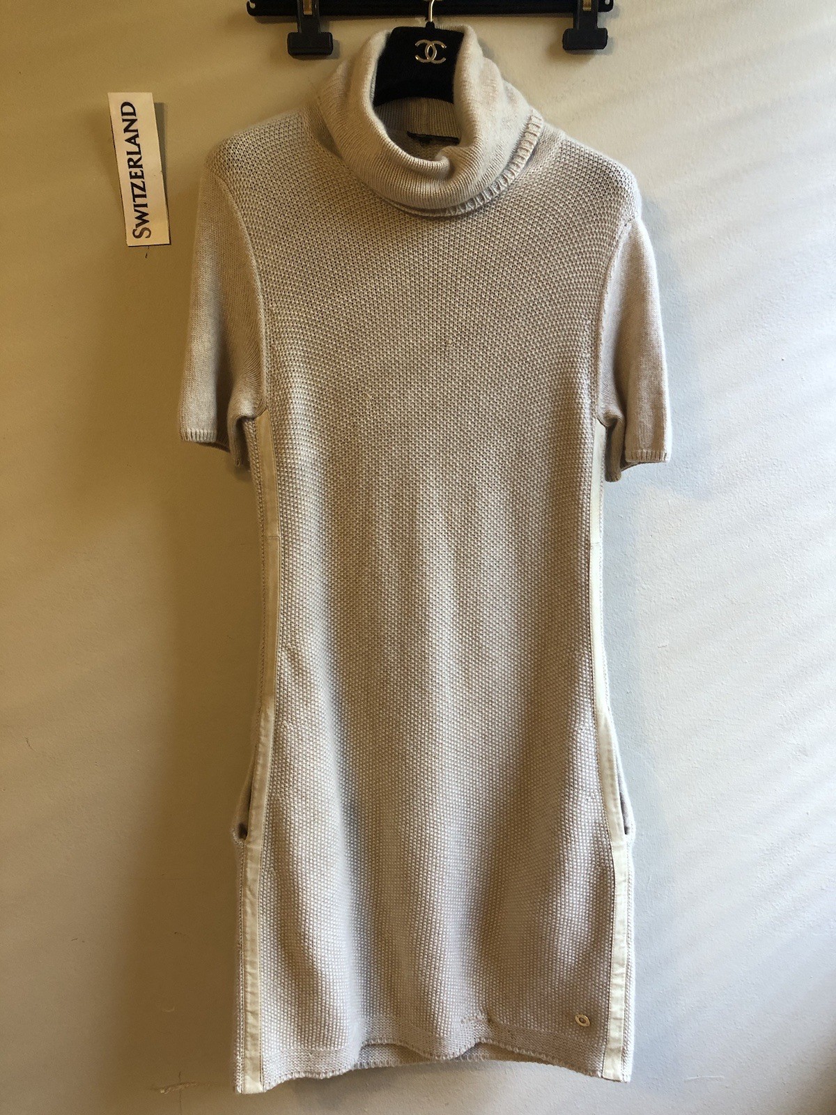 LORO PIANA 100% CASHMERE BEIGE SUEDE LEATHER TRIM SWEATER DRESS, SIZE IT 40