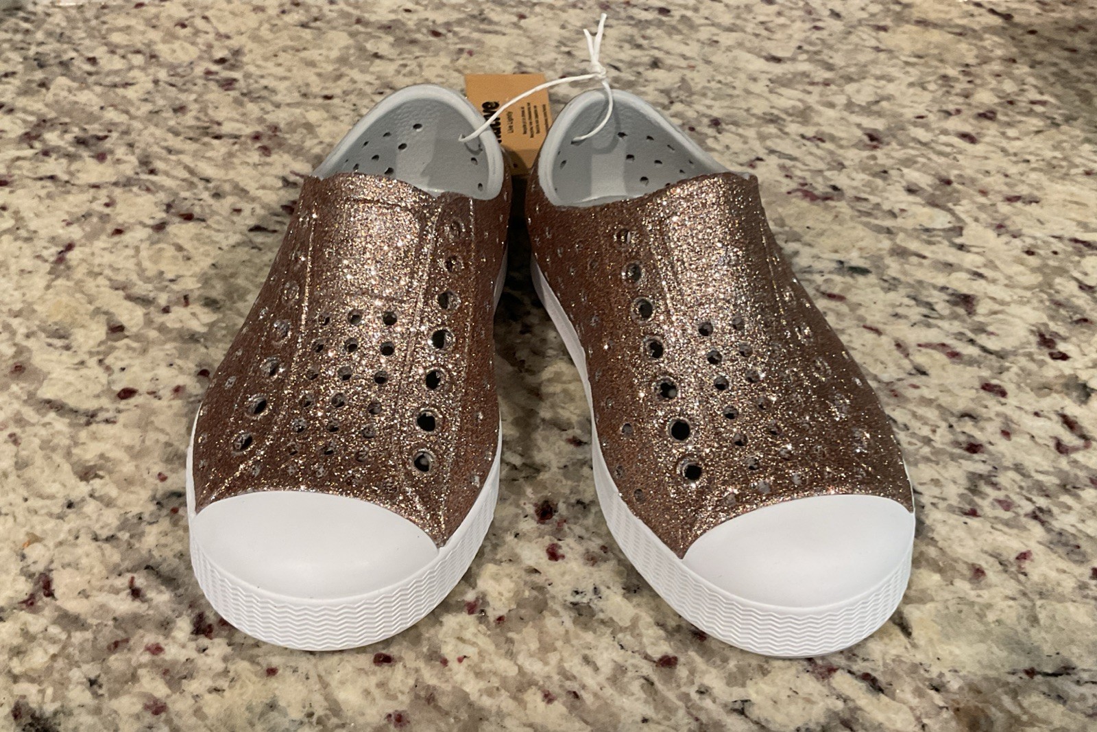 NATIVE JEFFERSON BLING Metal Bling/White Slip-On Sneaker Kids’ Sz 8 MSRP $55