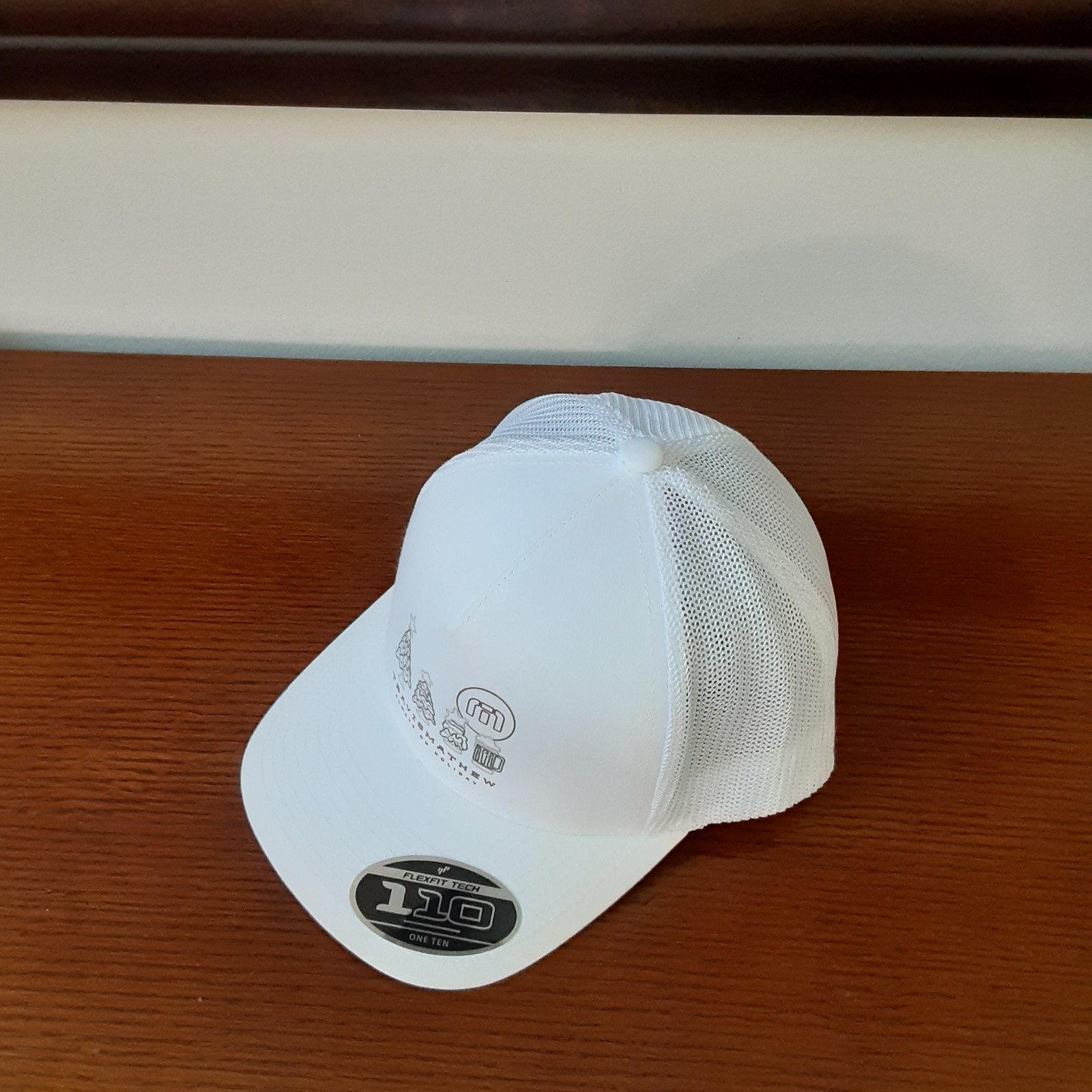 Travis Mathew One ten Flexfit Tech Men’s White Adult Gift Snapback Adj Hat New